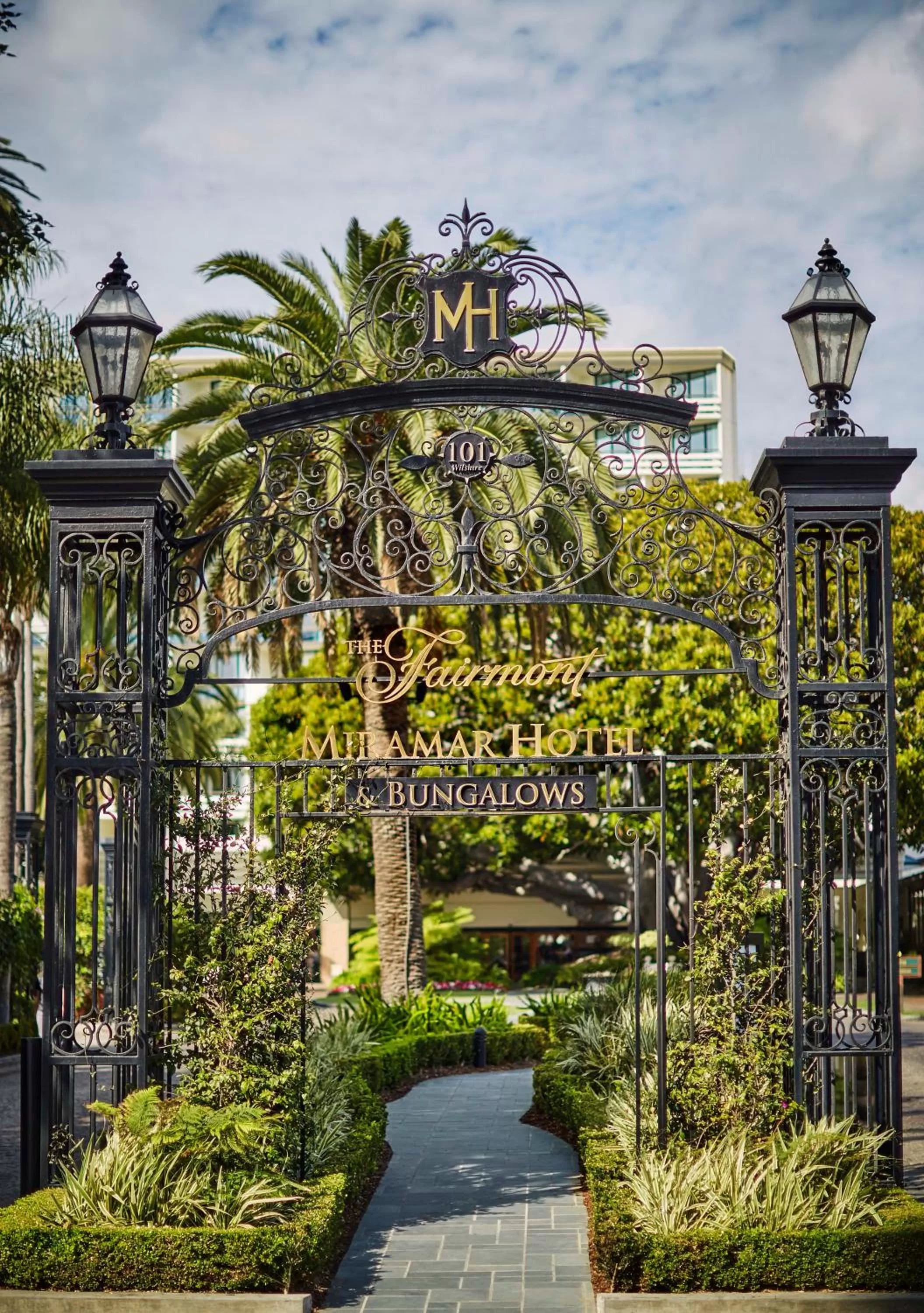 Facade/entrance in Fairmont Miramar Hotel & Bungalows