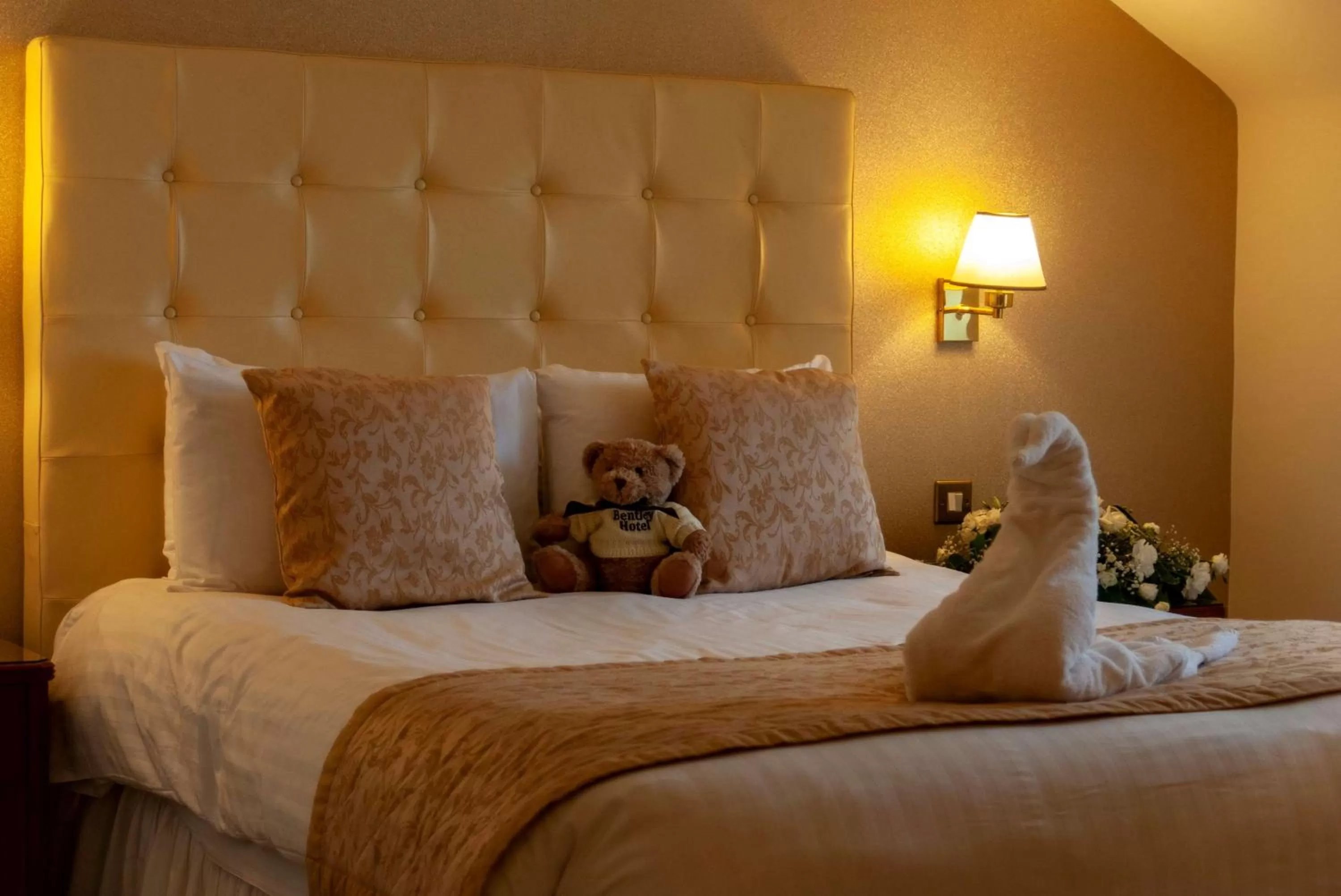 Photo of the whole room, Bed in Best Western Plus Bentley Hotel