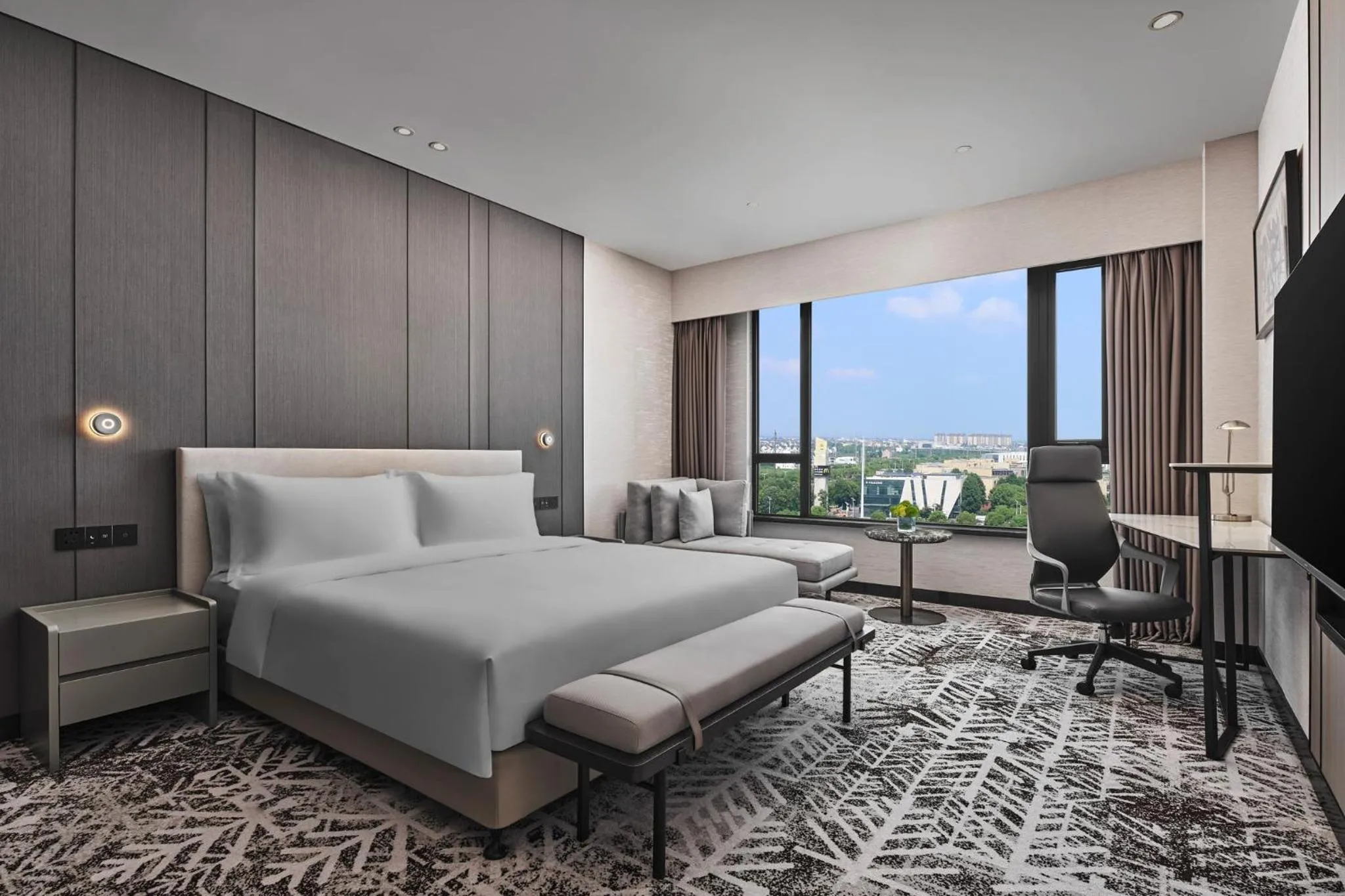 Photo of the whole room, Bed in Crowne Plaza Shanghai Jinshan by IHG