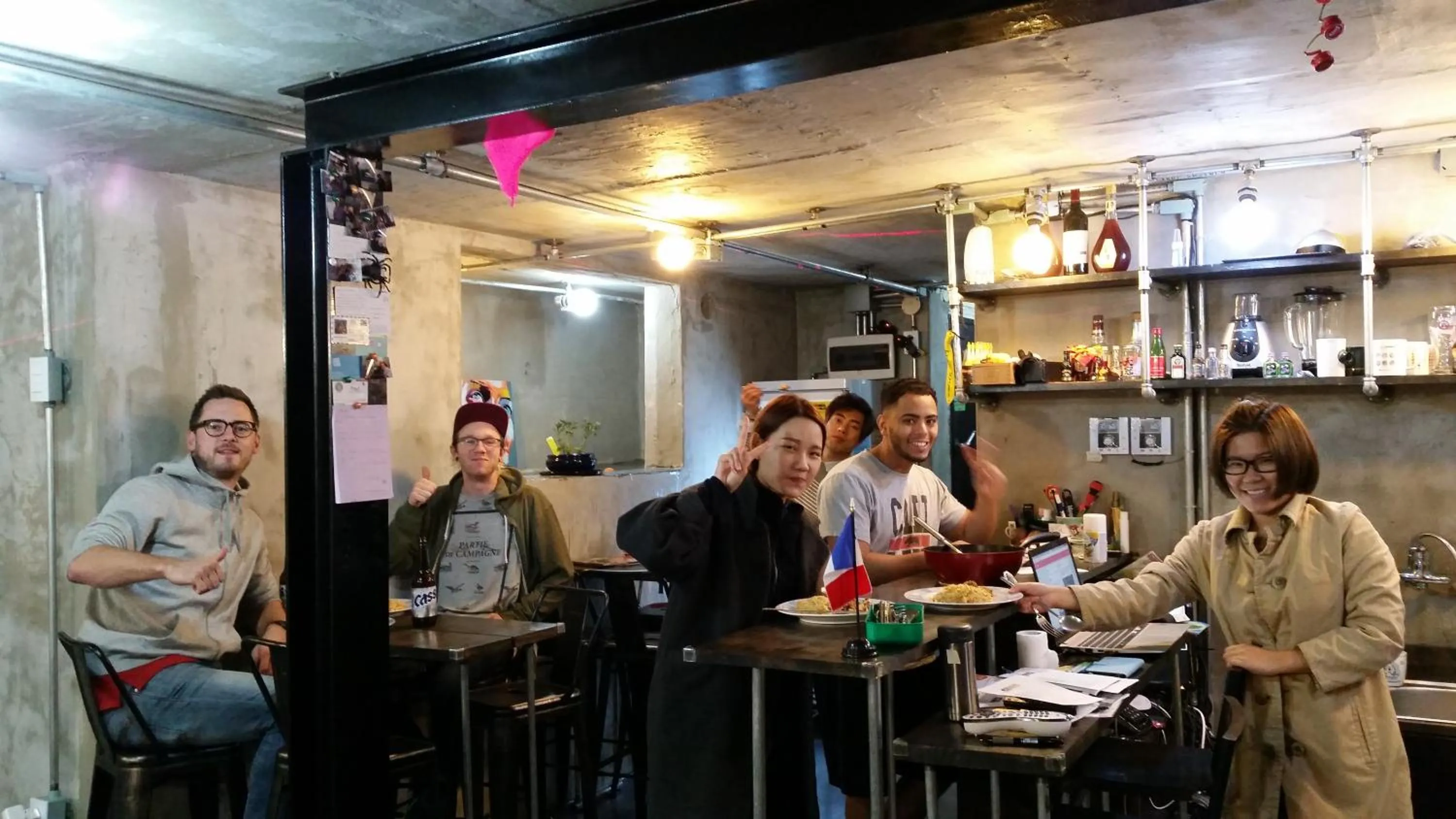 Communal lounge/ TV room in Time Travelers Party Hostel In Hongdae