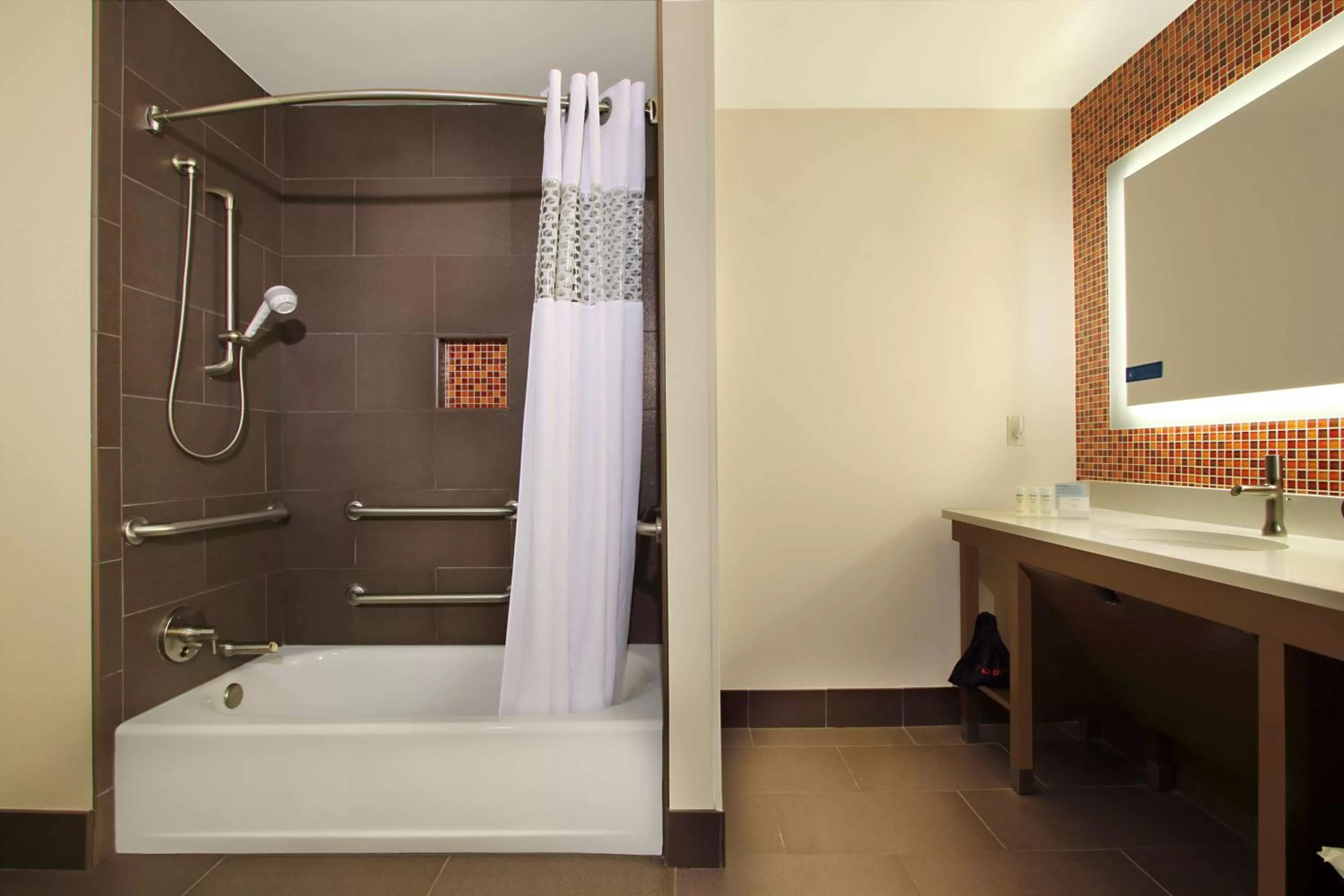 Bed in Hampton Inn & Suites Columbus-Downtown, Ohio