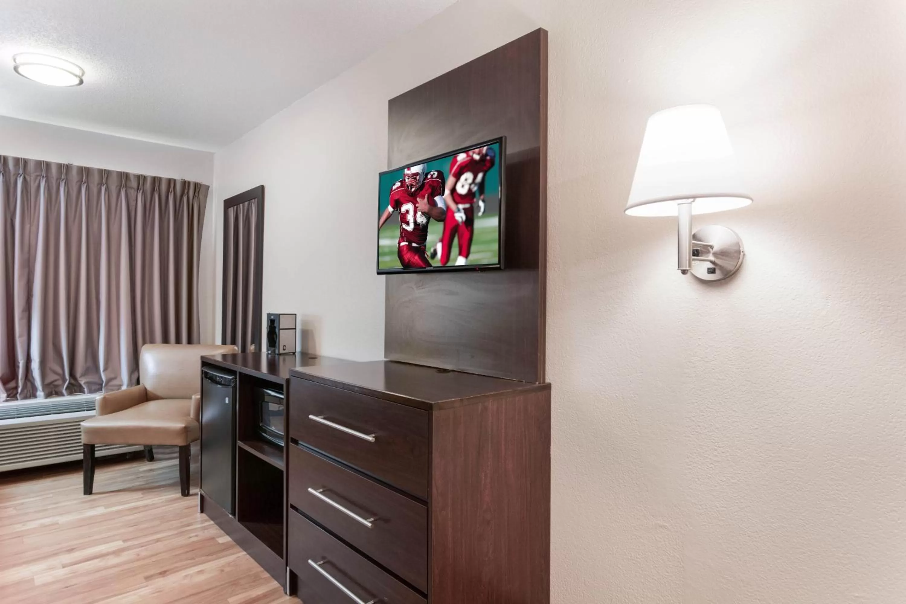 Bedroom, Bed in Red Roof Inn Richmond, KY