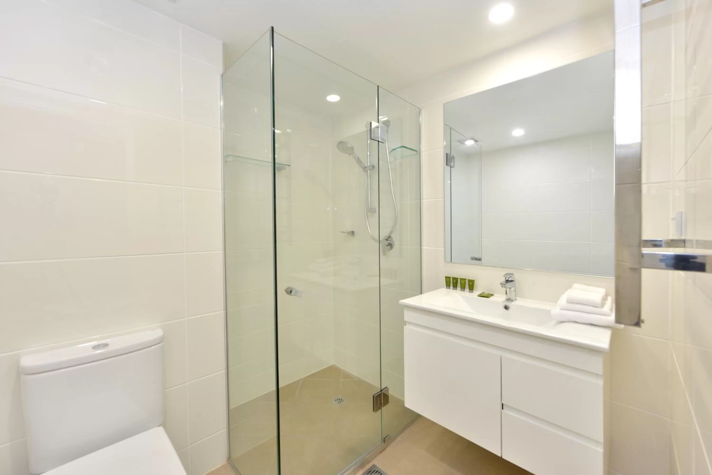 Shower in Driftwood Mantaray - Official Onsite Reception and Check In