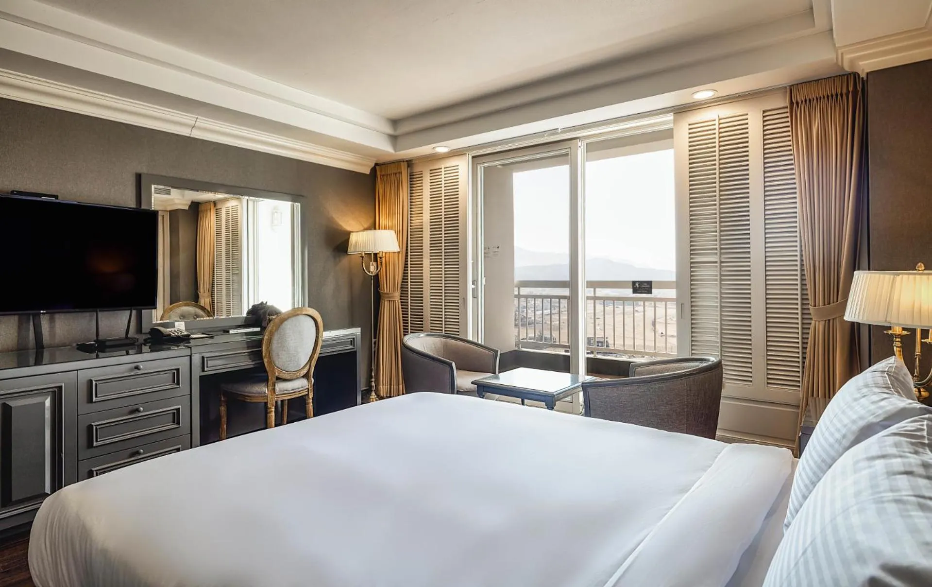 Bedroom, Bed in Kensington Hotel Pyeongchang