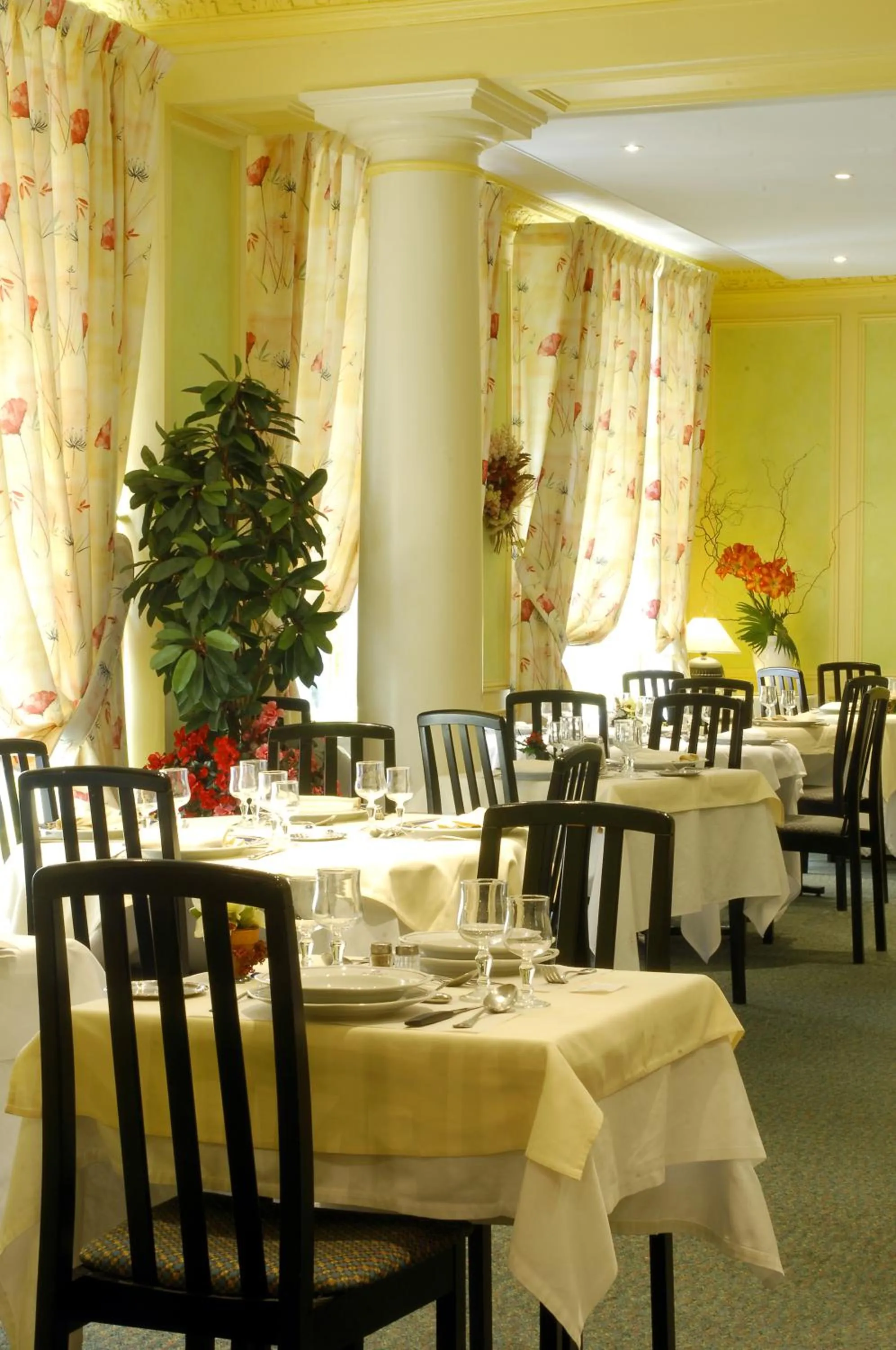 Restaurant/places to eat in Logis Le Midland