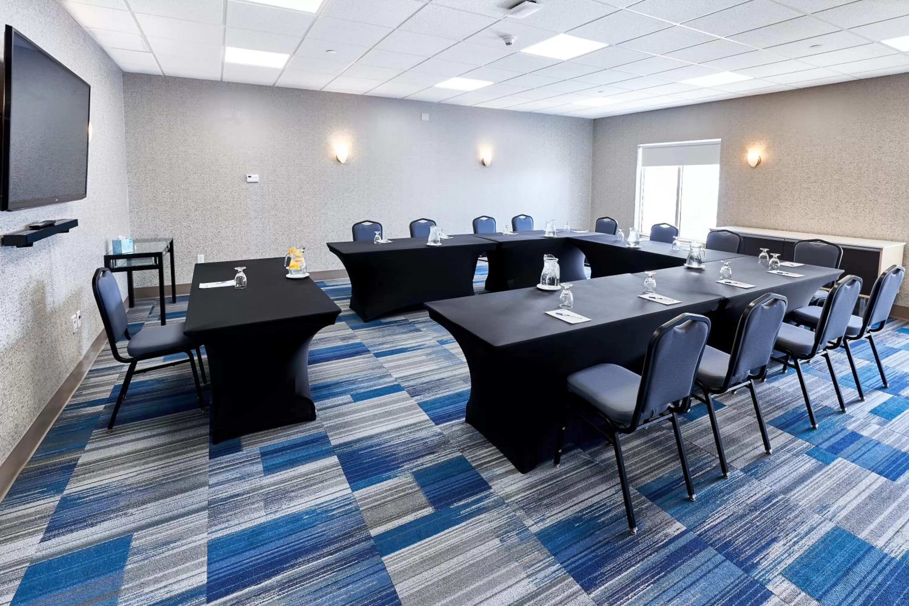 Meeting/conference room in Holiday Inn Express Hotel & Suites Dieppe Airport by IHG