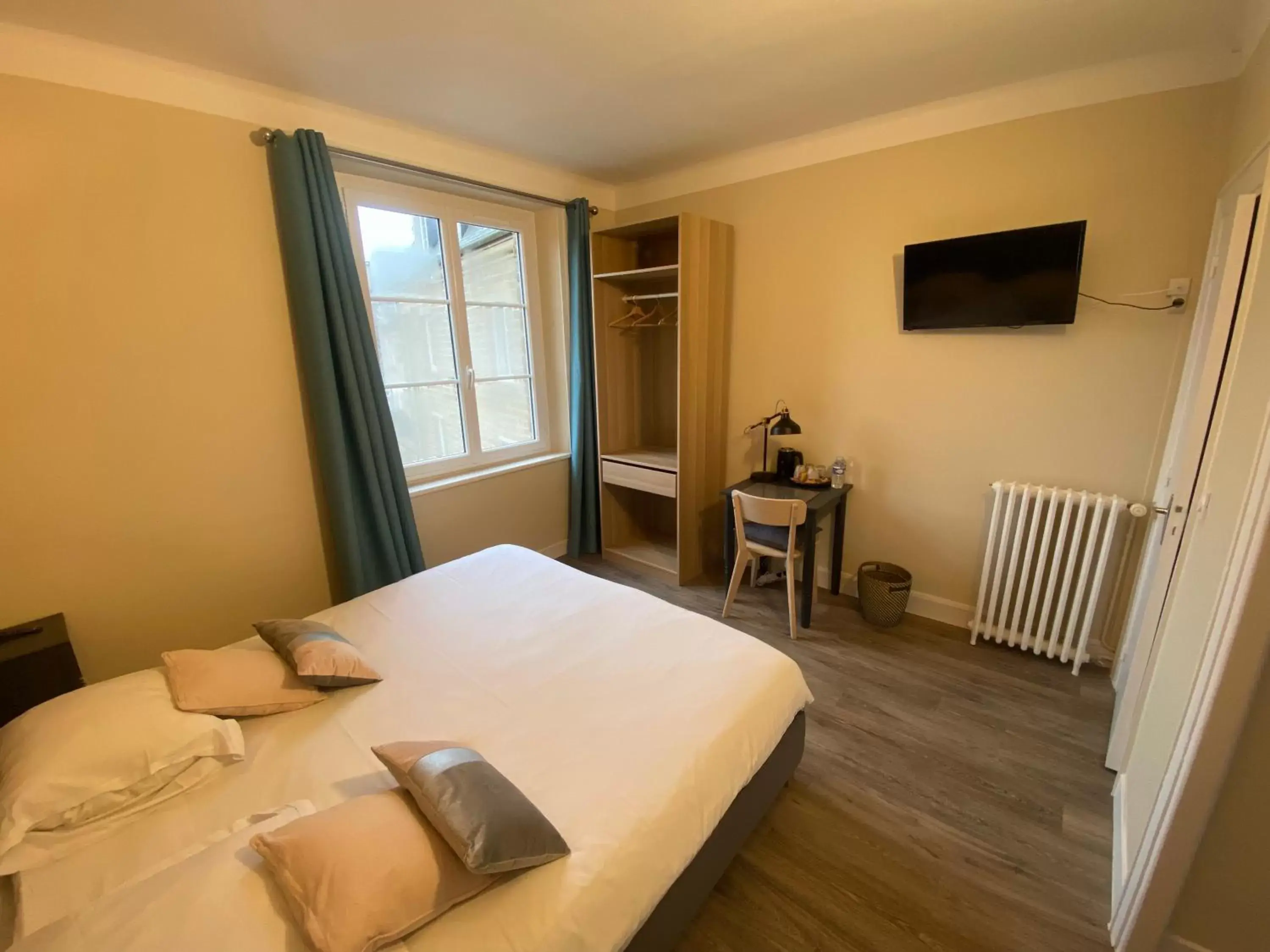 Comfort Double or Twin Room in Hotel De La Poste Comfort Double or Twin Room in Hotel De La Poste