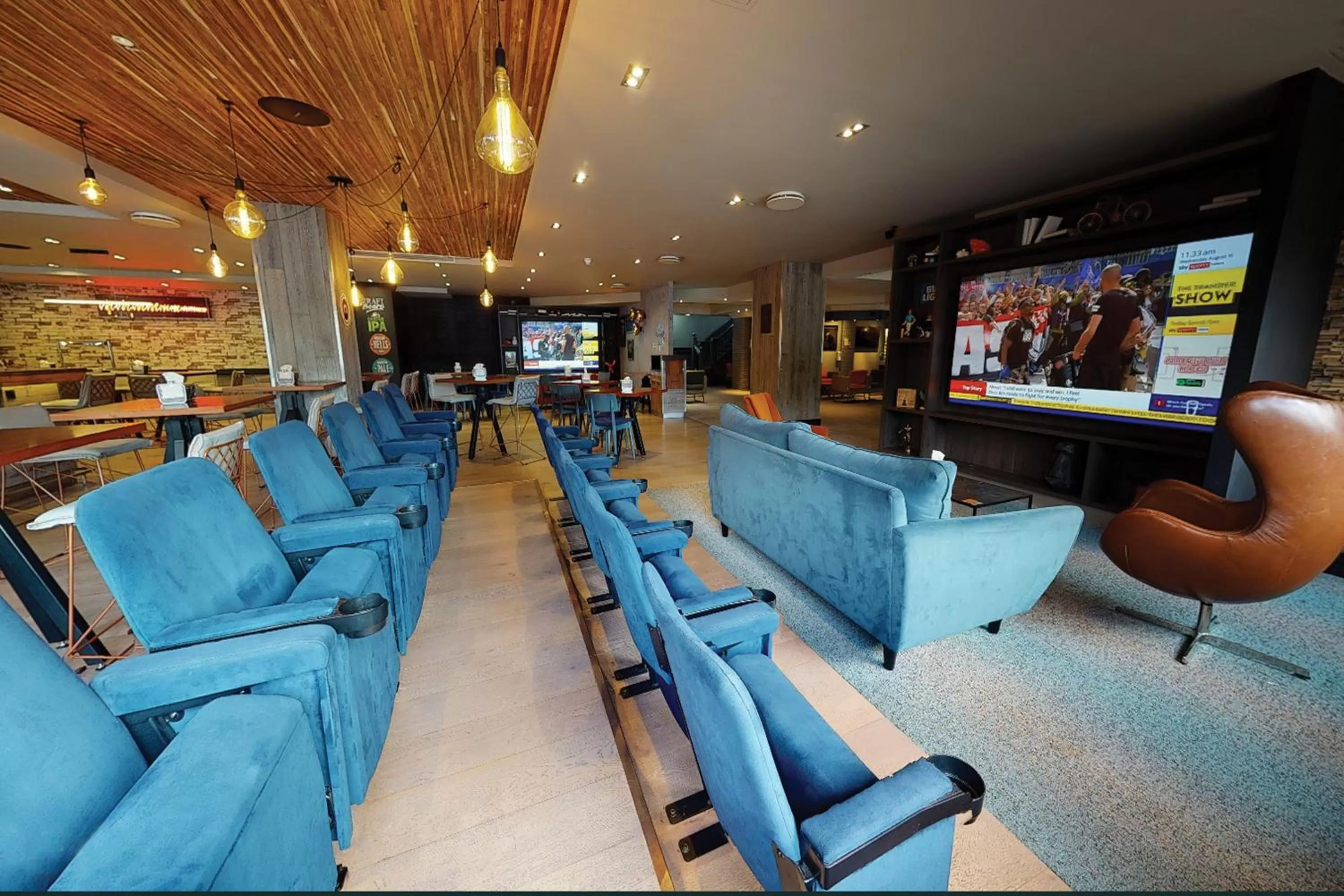 Restaurant/places to eat in Village Hotel Leeds North