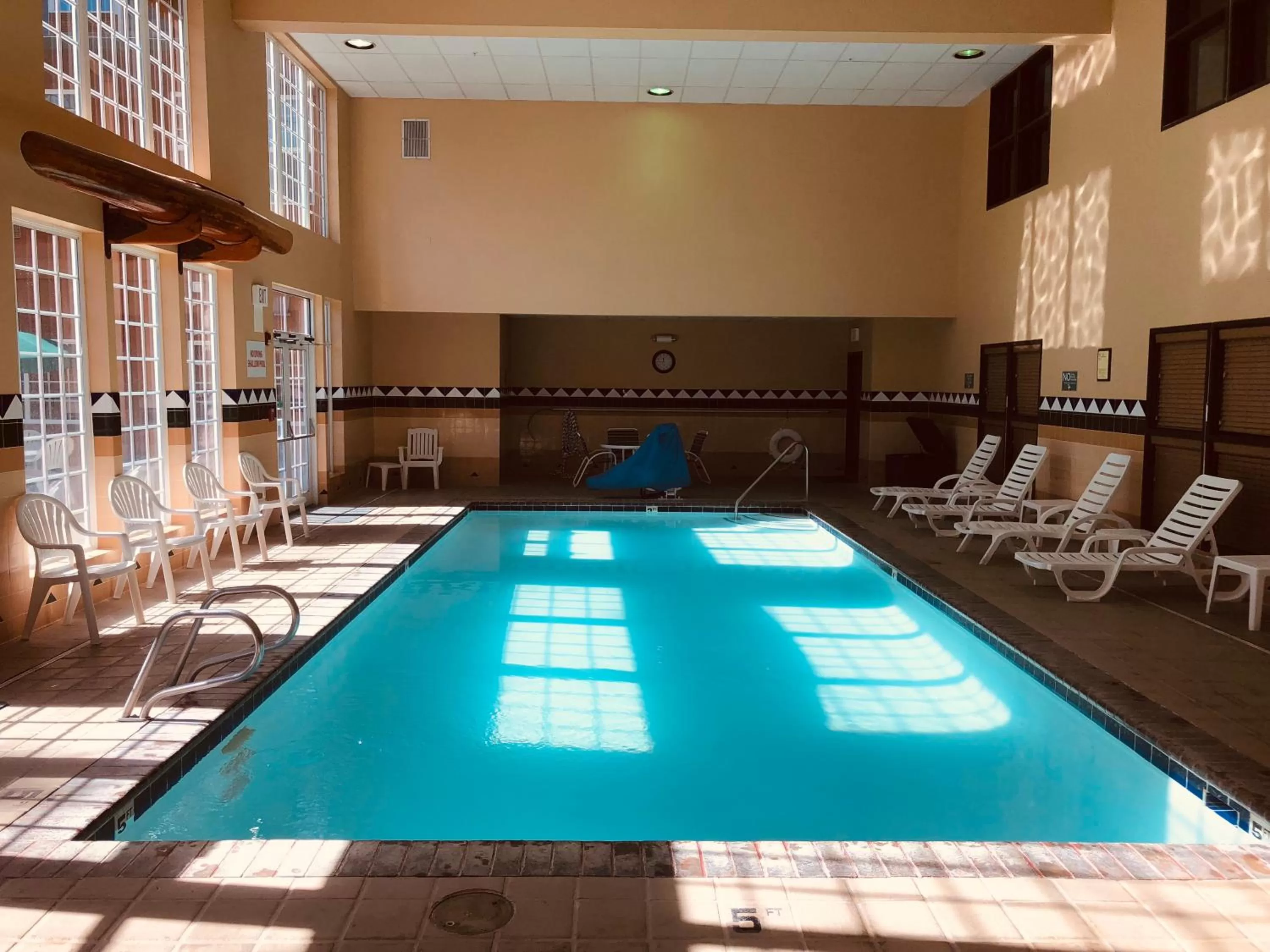 Swimming pool in Heathman Lodge