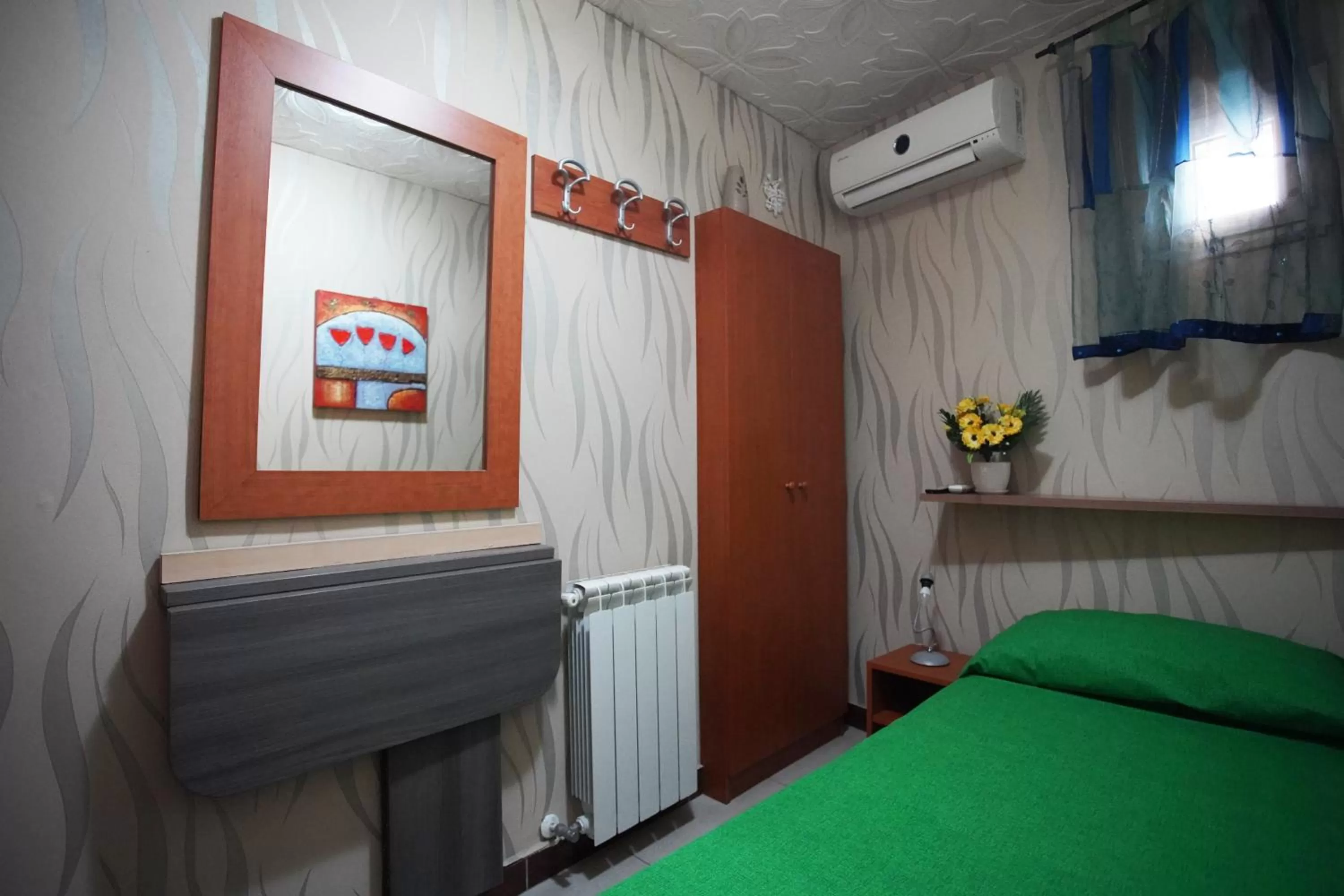 Photo of the whole room, Bed in Golden Dreams B&B