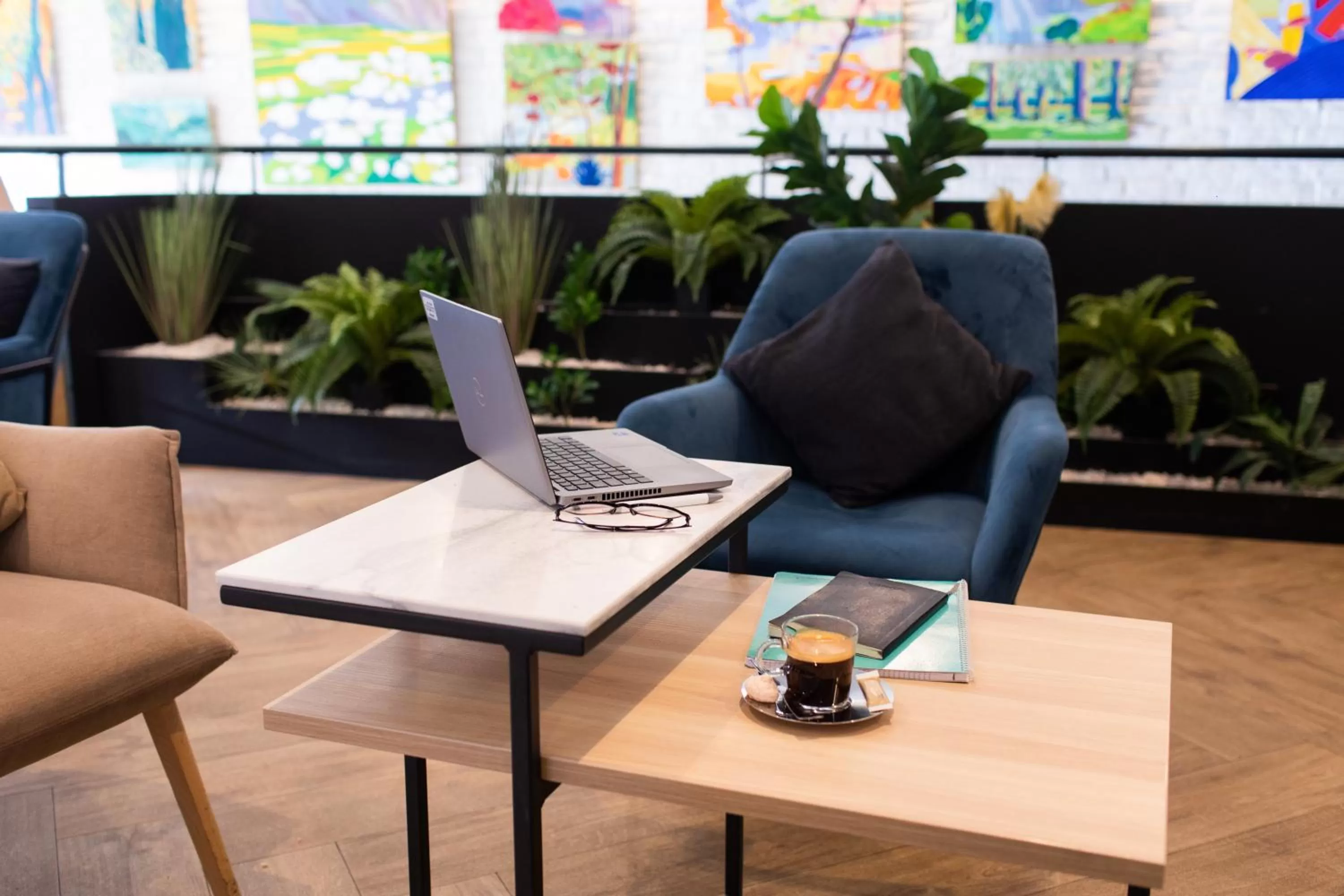 Lounge or bar in Mercure Lorient Centre