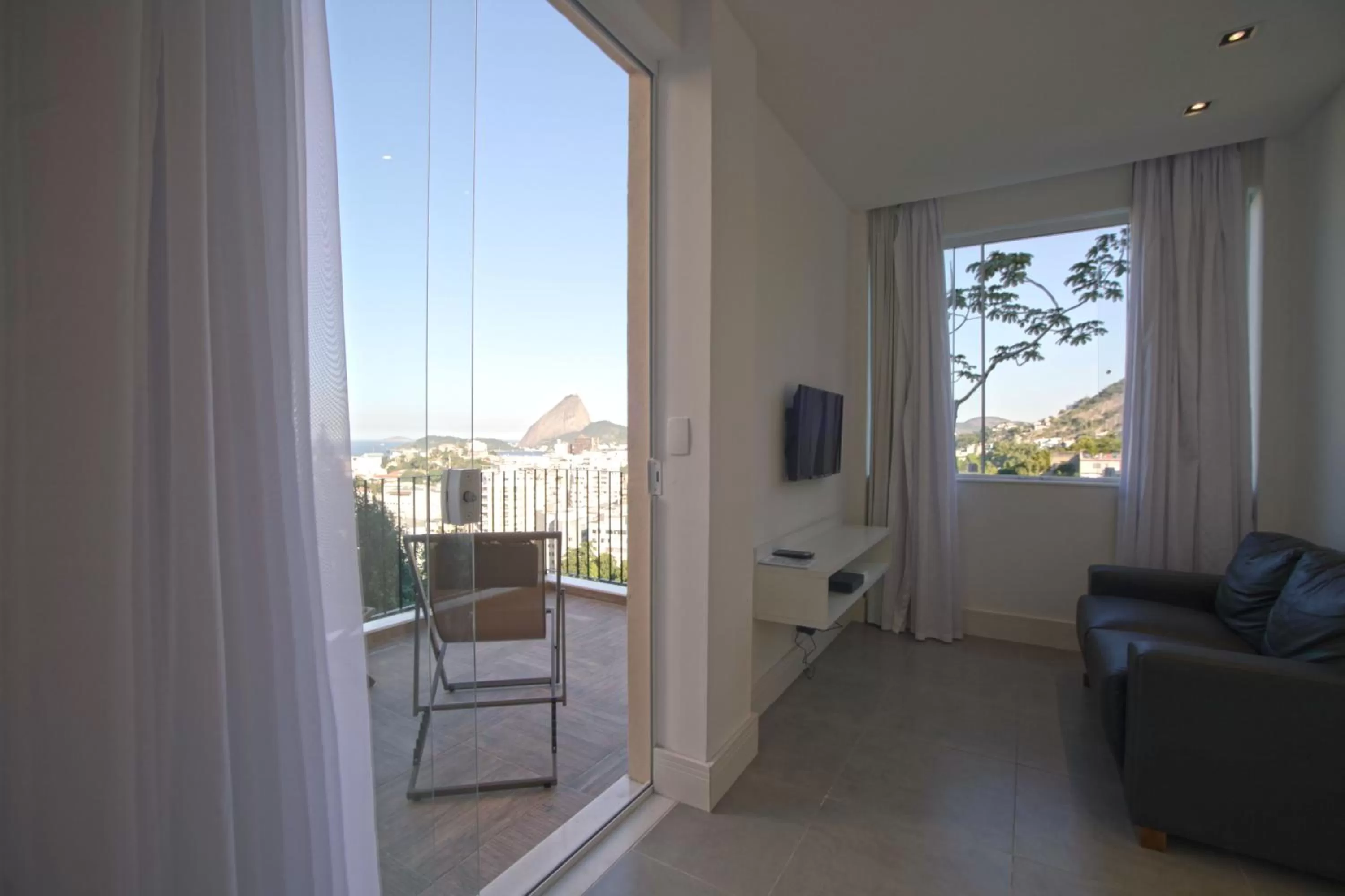 TV and multimedia in New Sugar Loft Apartments