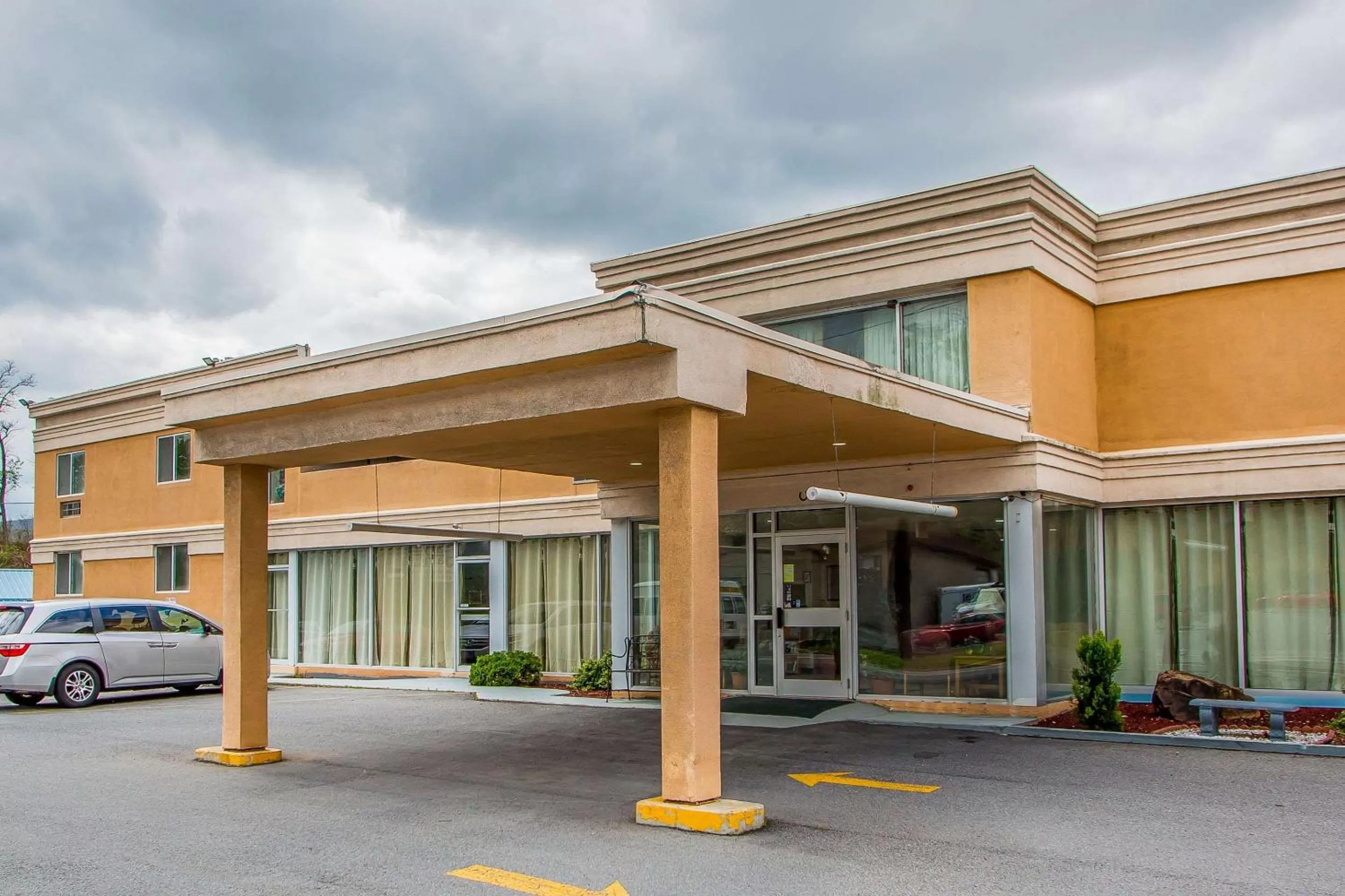 Property building in Rodeway Inn