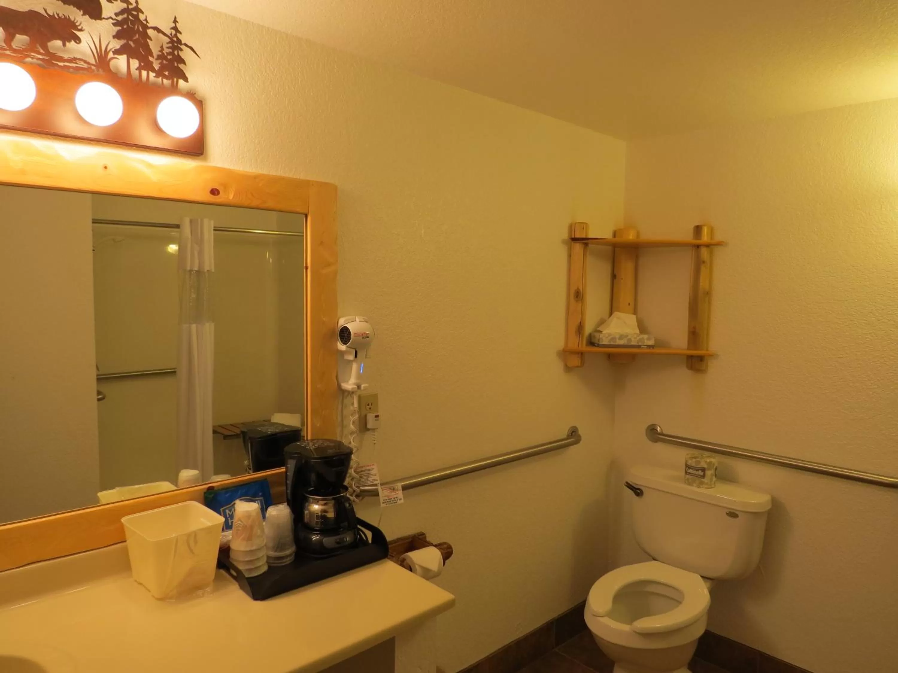 Toilet in Crooked River Lodge