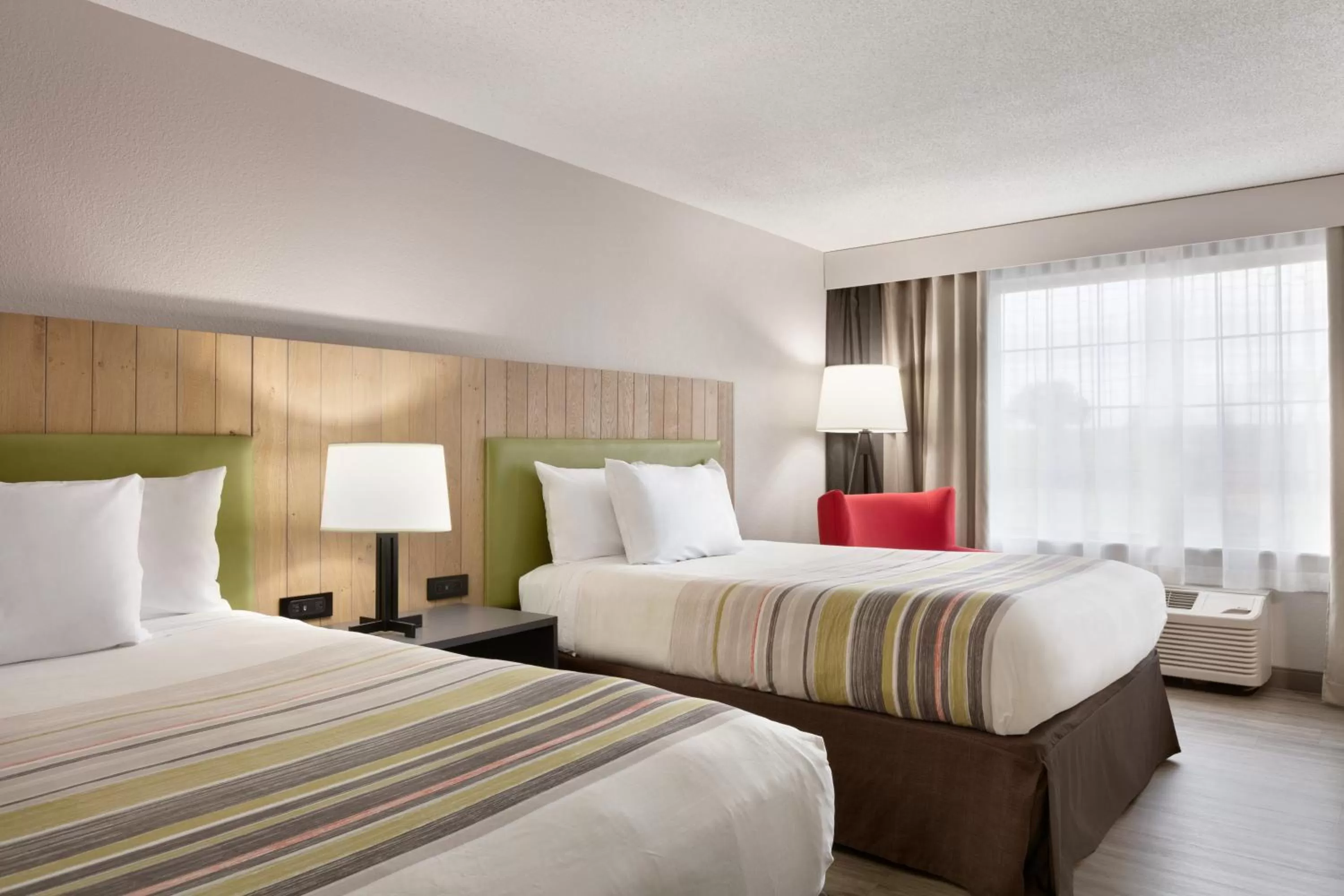 Bed in Country Inn & Suites by Radisson, London, KY