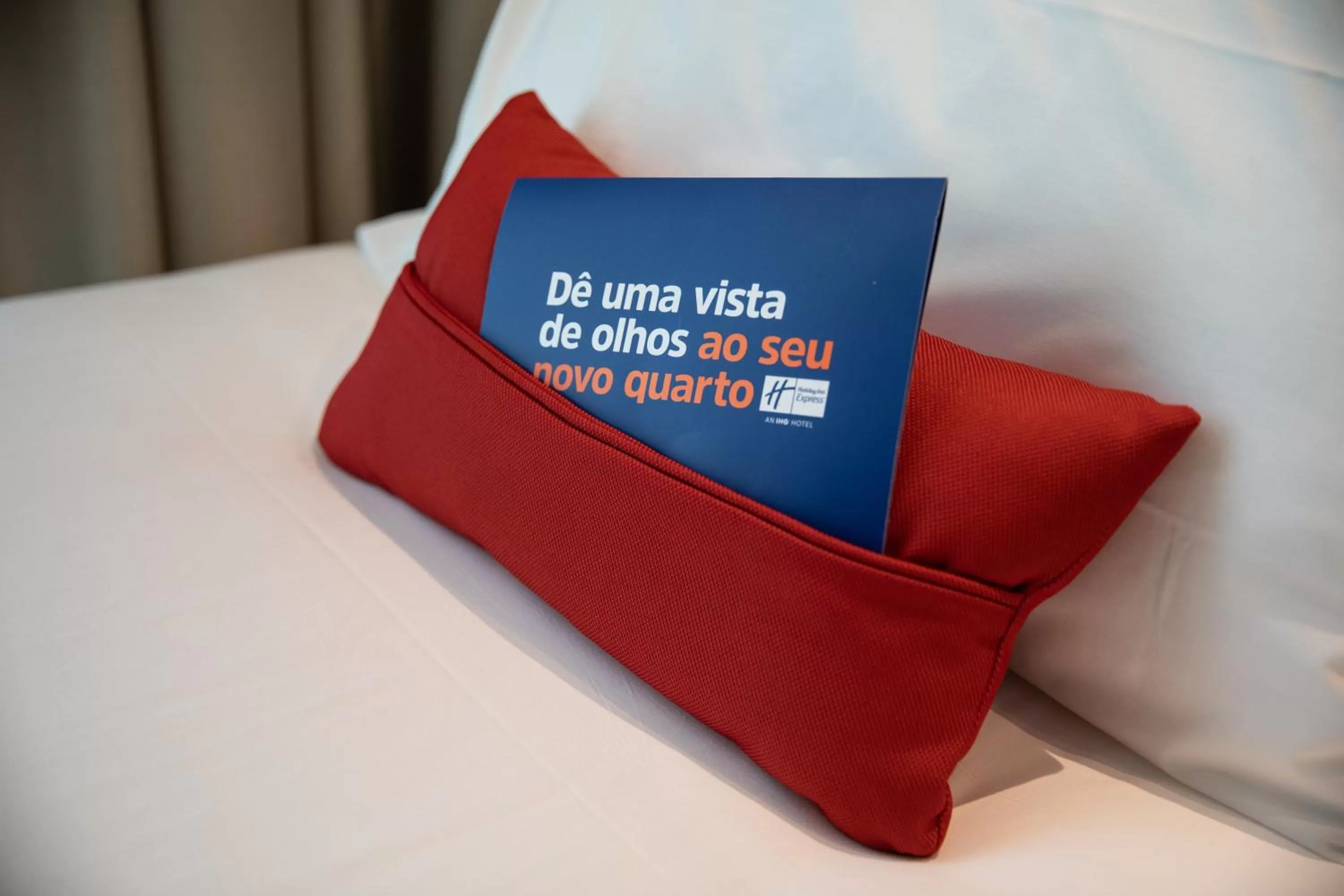 Photo of the whole room, Bed in Holiday Inn Express - Lisbon - Plaza Saldanha by IHG