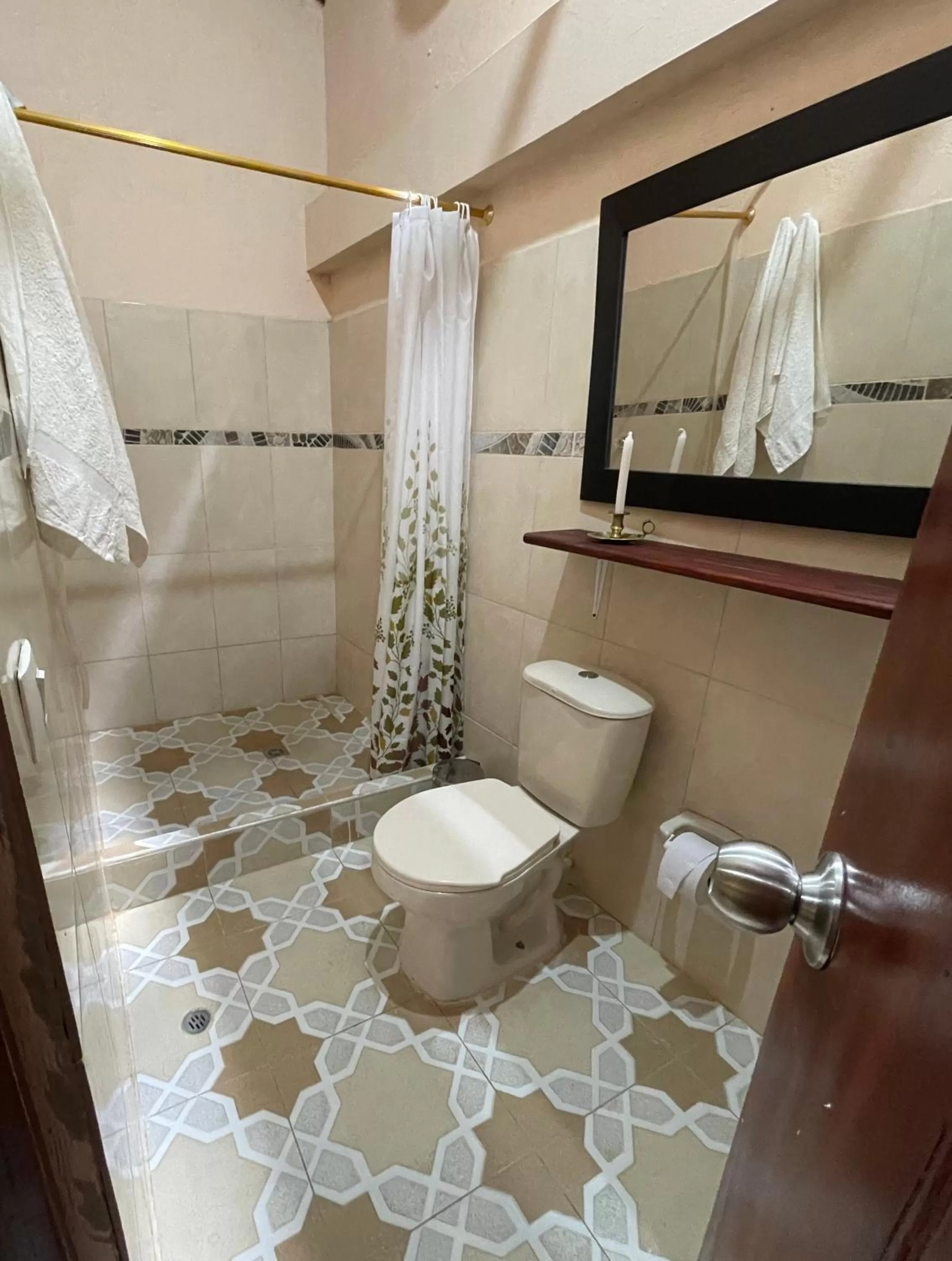 Shower, Bathroom in Posada Turística Rocas De Cabo Marzo