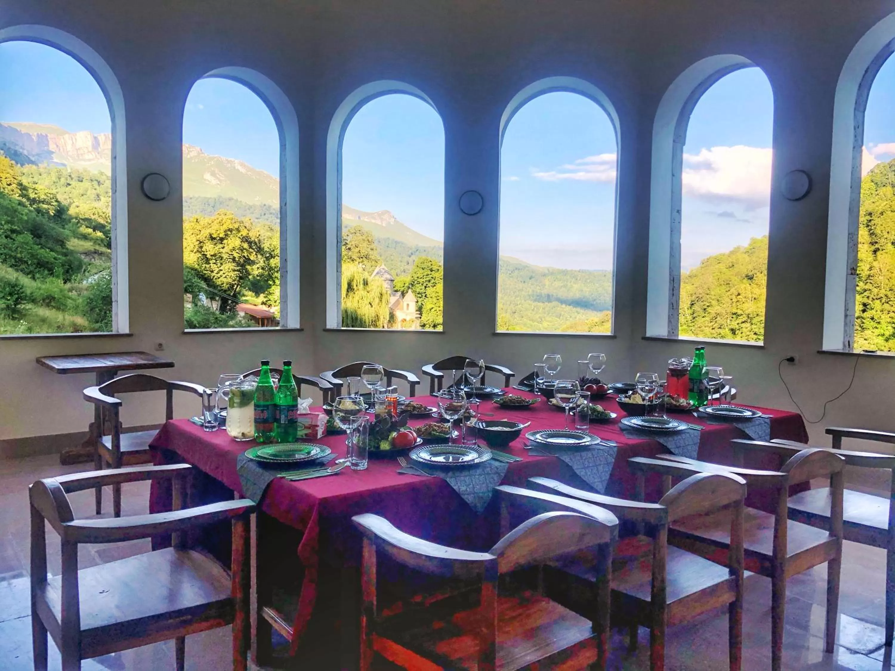 Restaurant/Places to Eat in Vanatun Monastery Stay
