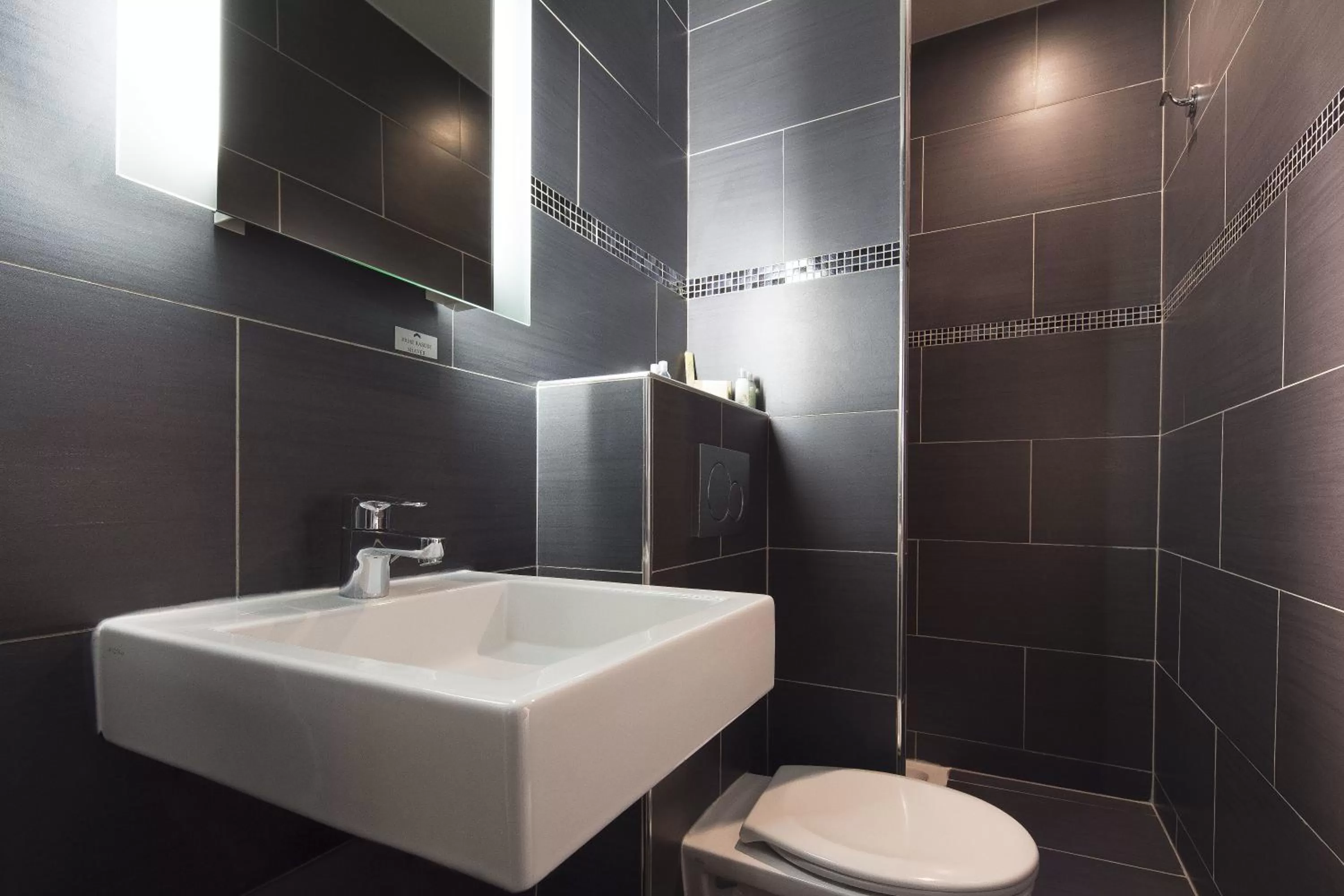 Bathroom in Turenne Le Marais