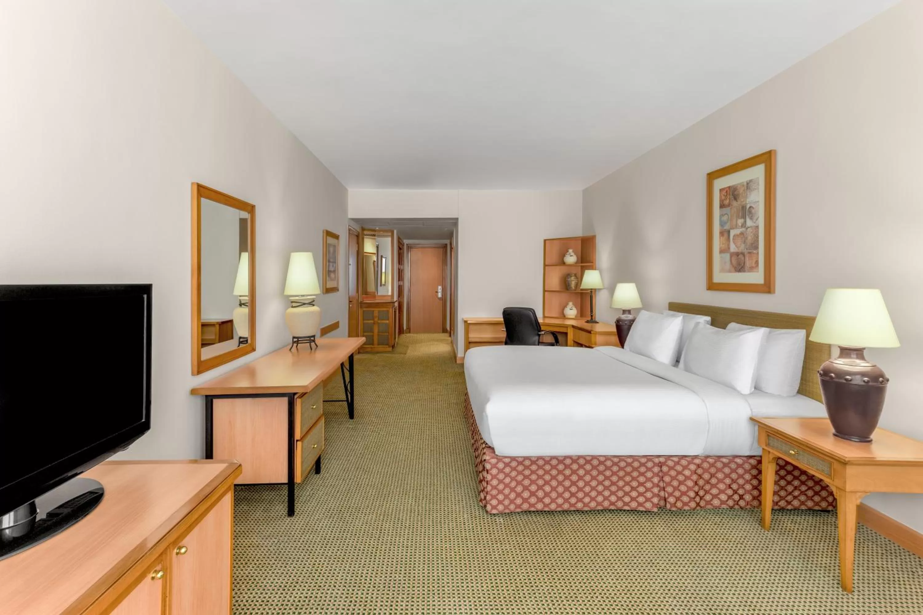 Bed in Hilton Alexandria Green Plaza