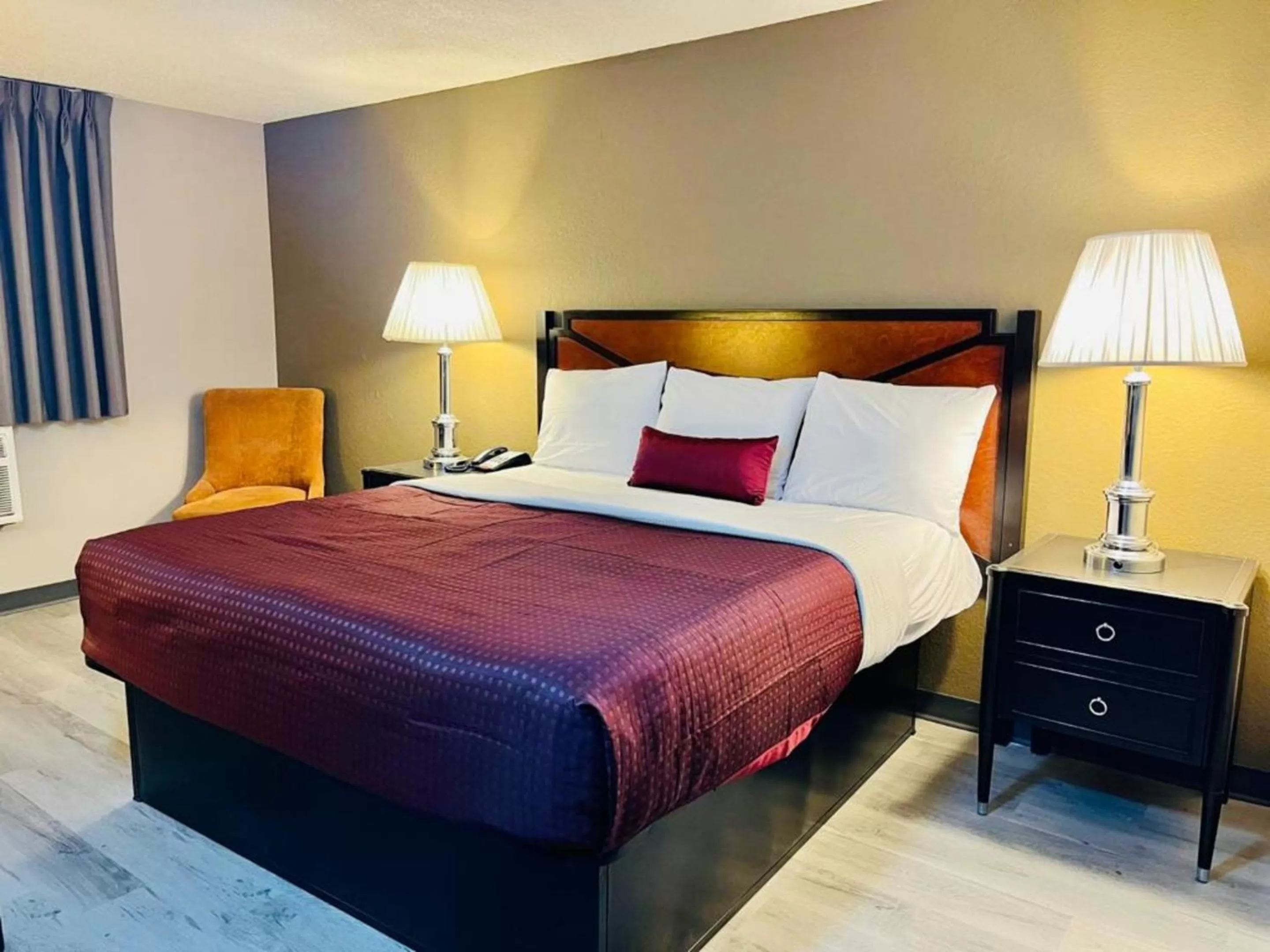 Bedroom, Bed in Super 8 by Wyndham Benton Harbor St Joseph