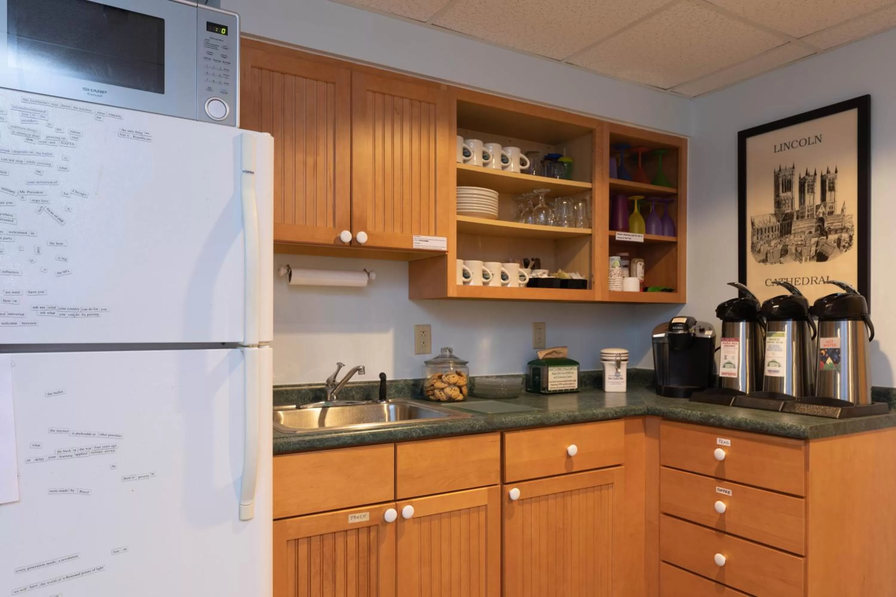 Coffee/tea facilities in Maple Hill Farm Inn
