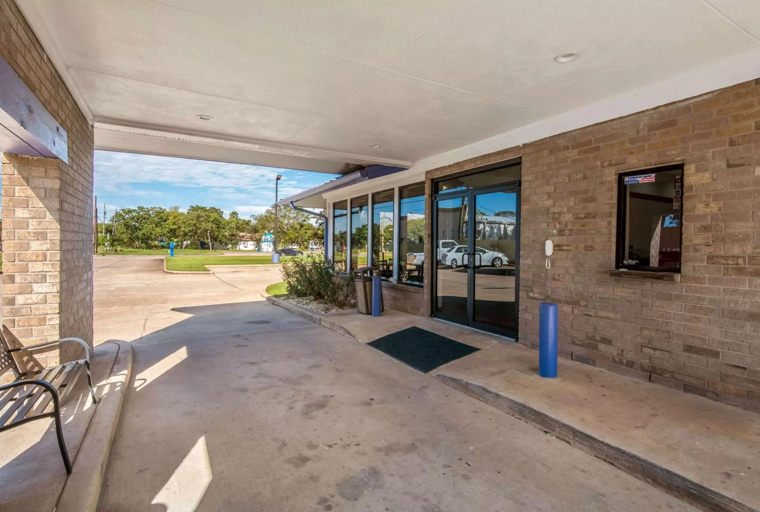 Property building in Motel 6-Freeport, TX