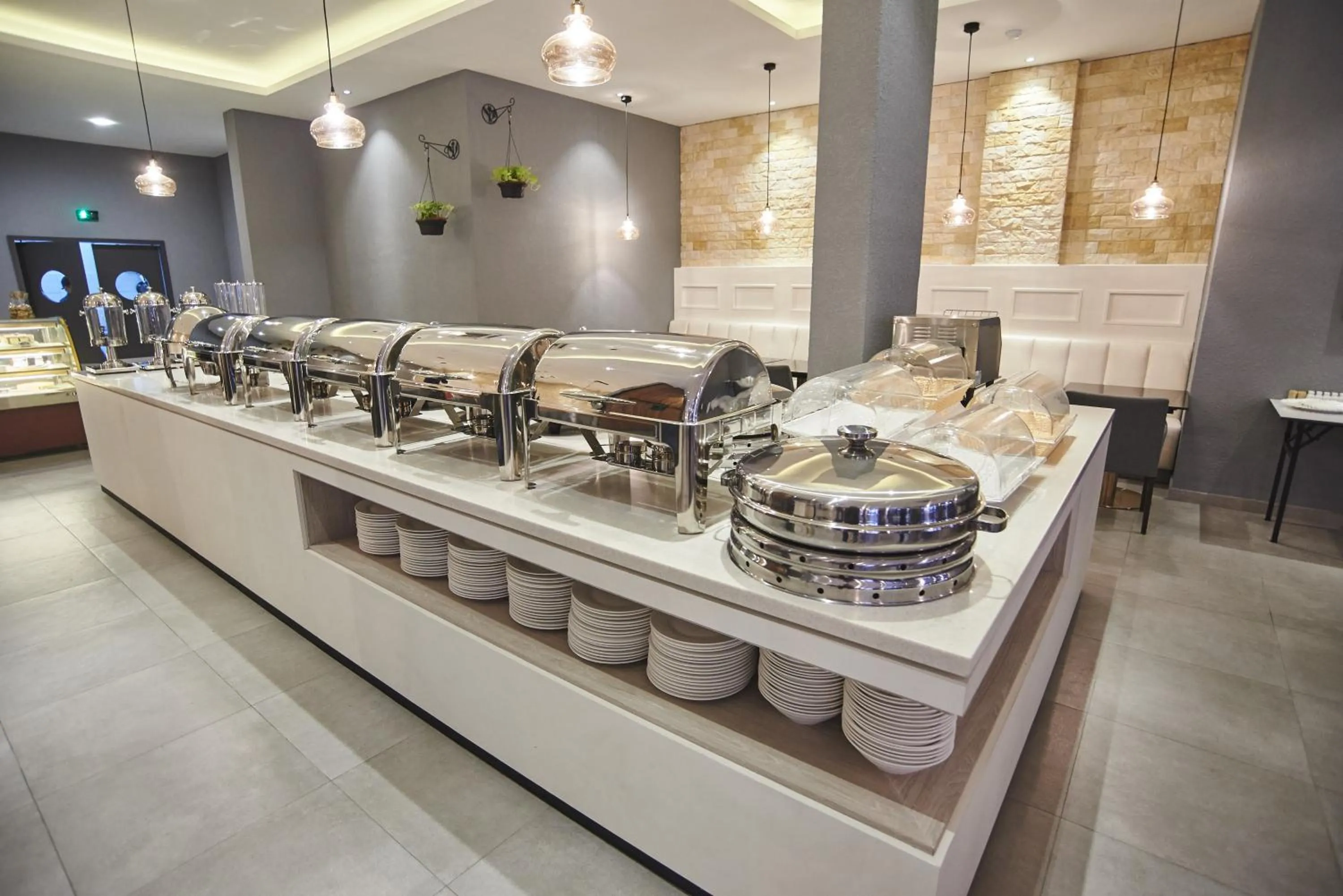 Restaurant/places to eat in Corsica Hotel