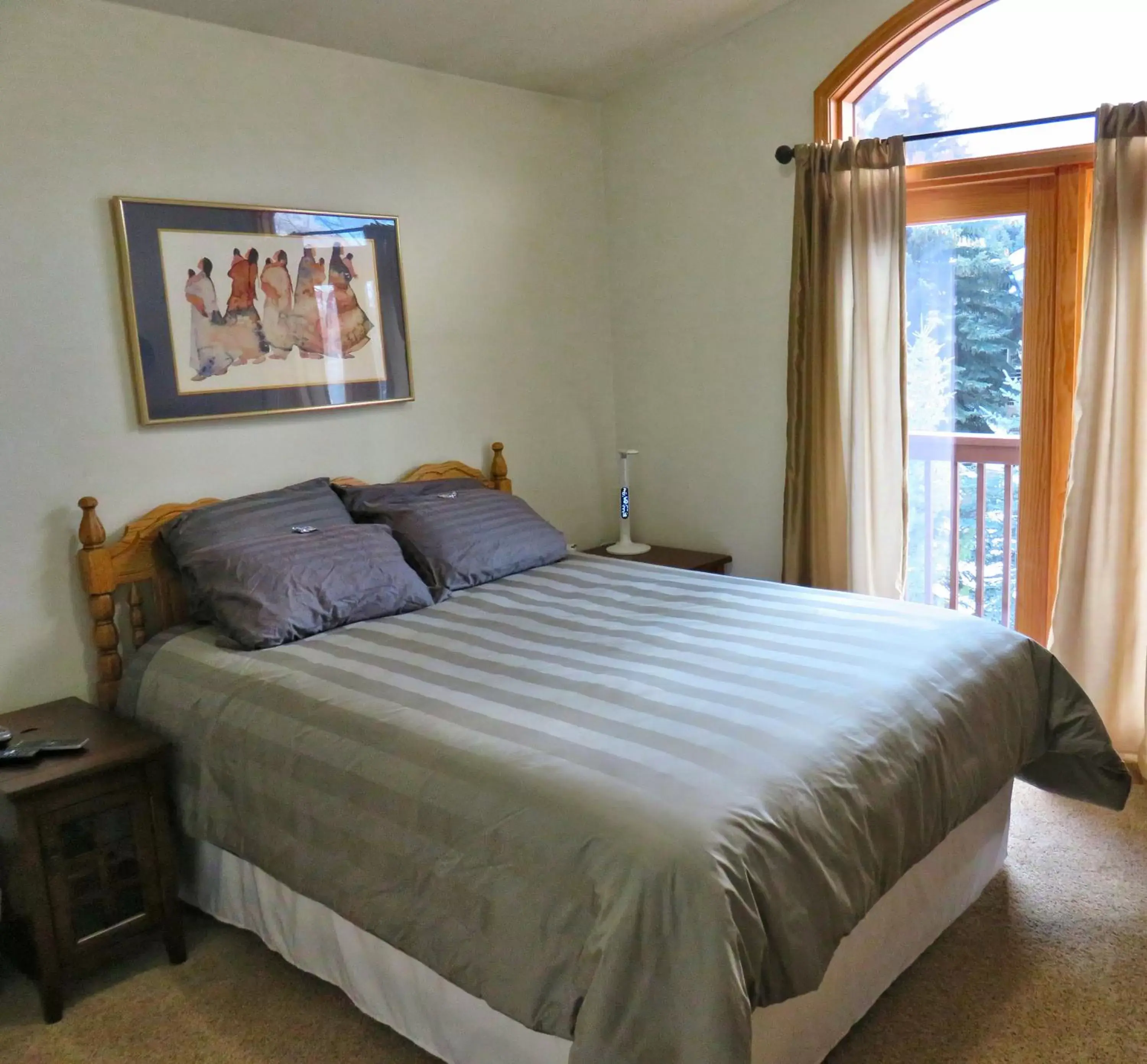 Queen Room in Mein Haus Bed & Breakfast Queen Room in Mein Haus Bed & Breakfast