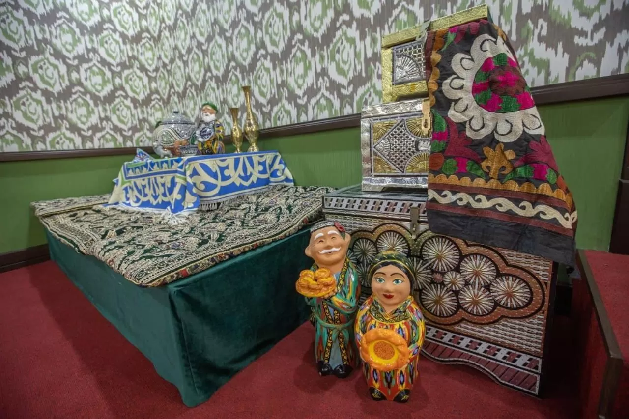 Decorative detail in The Shahar