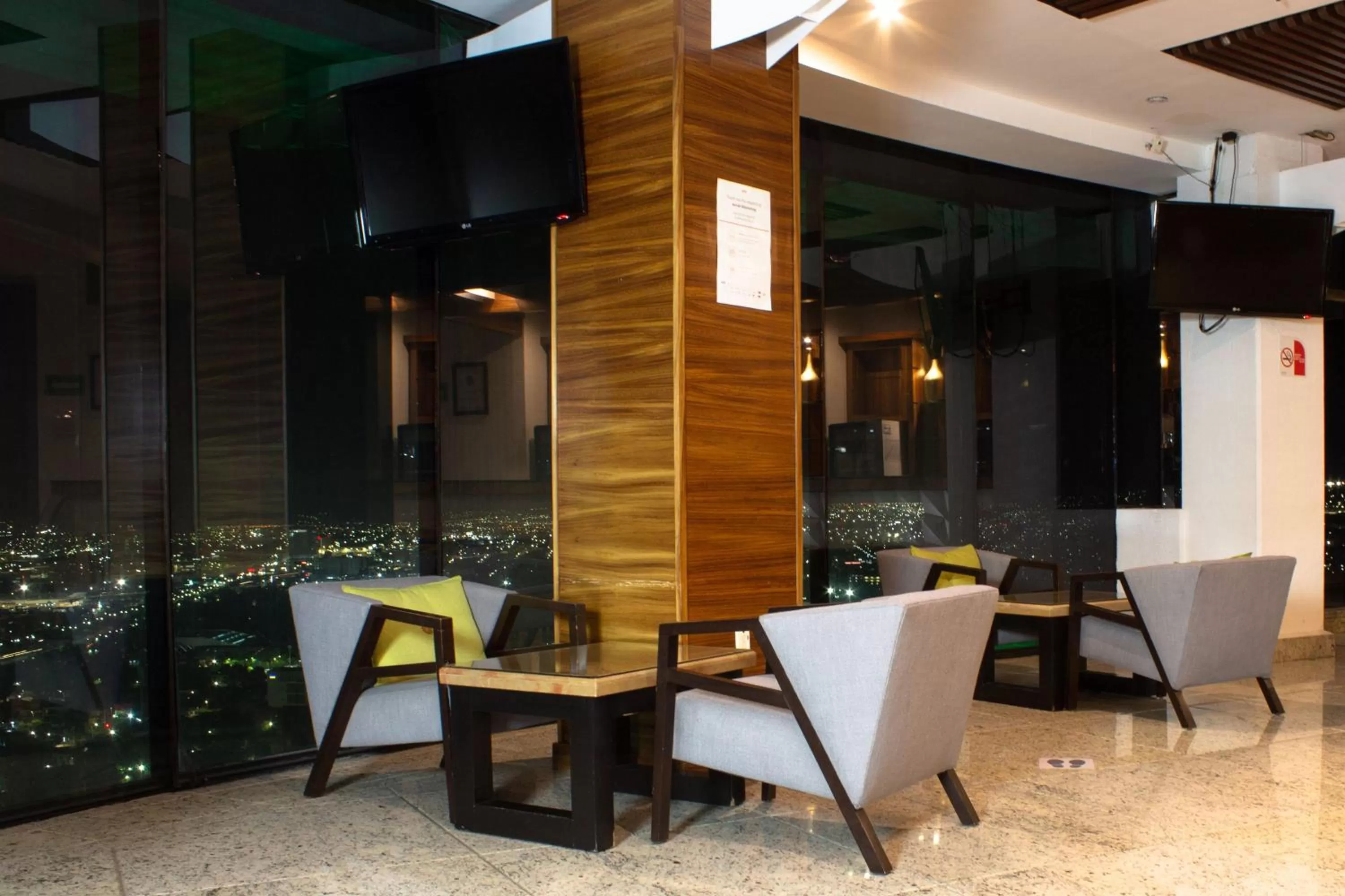 Lounge or bar in Holiday Inn Queretaro Zona Diamante by IHG
