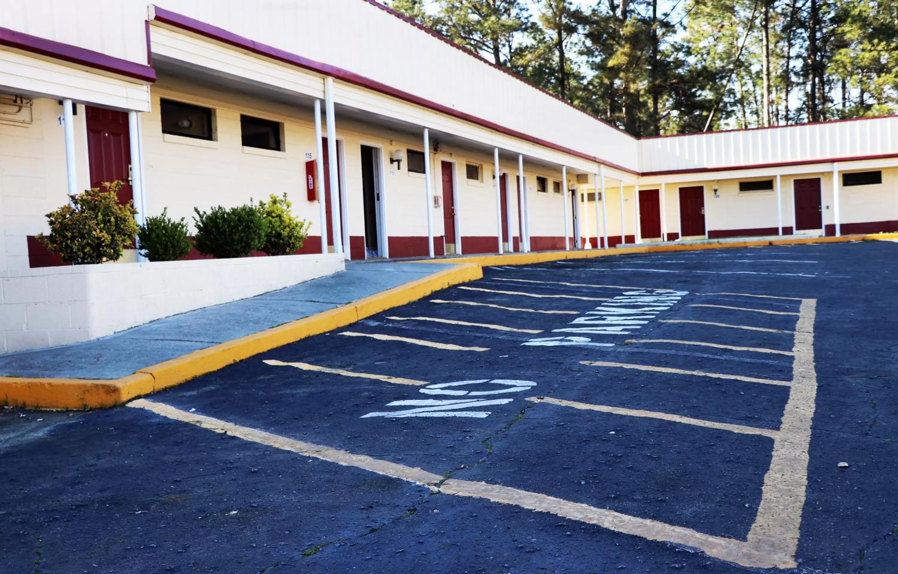 Property building in Royal Inn - North Augusta - Home Of The Masters - Augusta Downtown