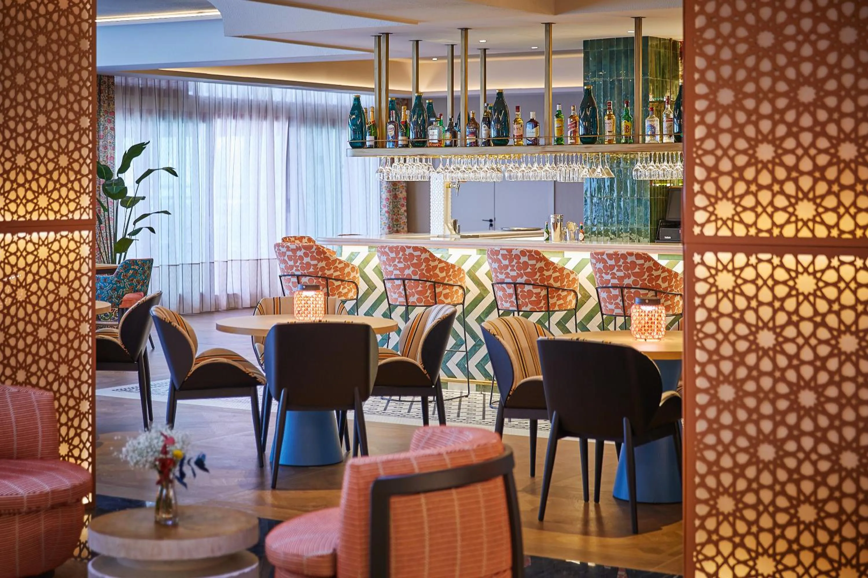 Restaurant/places to eat in Hesperia Sevilla