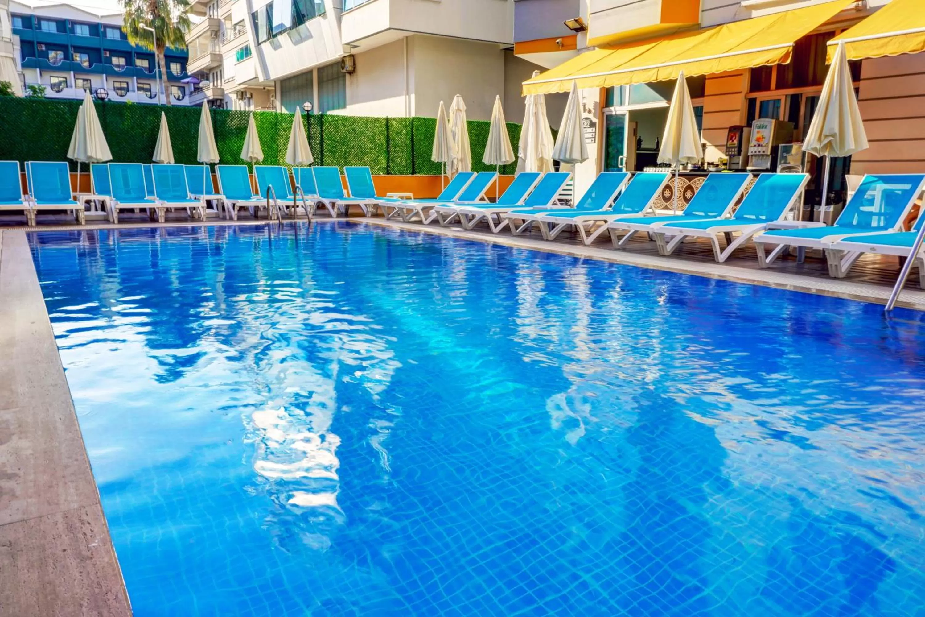 Swimming pool in Kleopatra Arsi Hotel