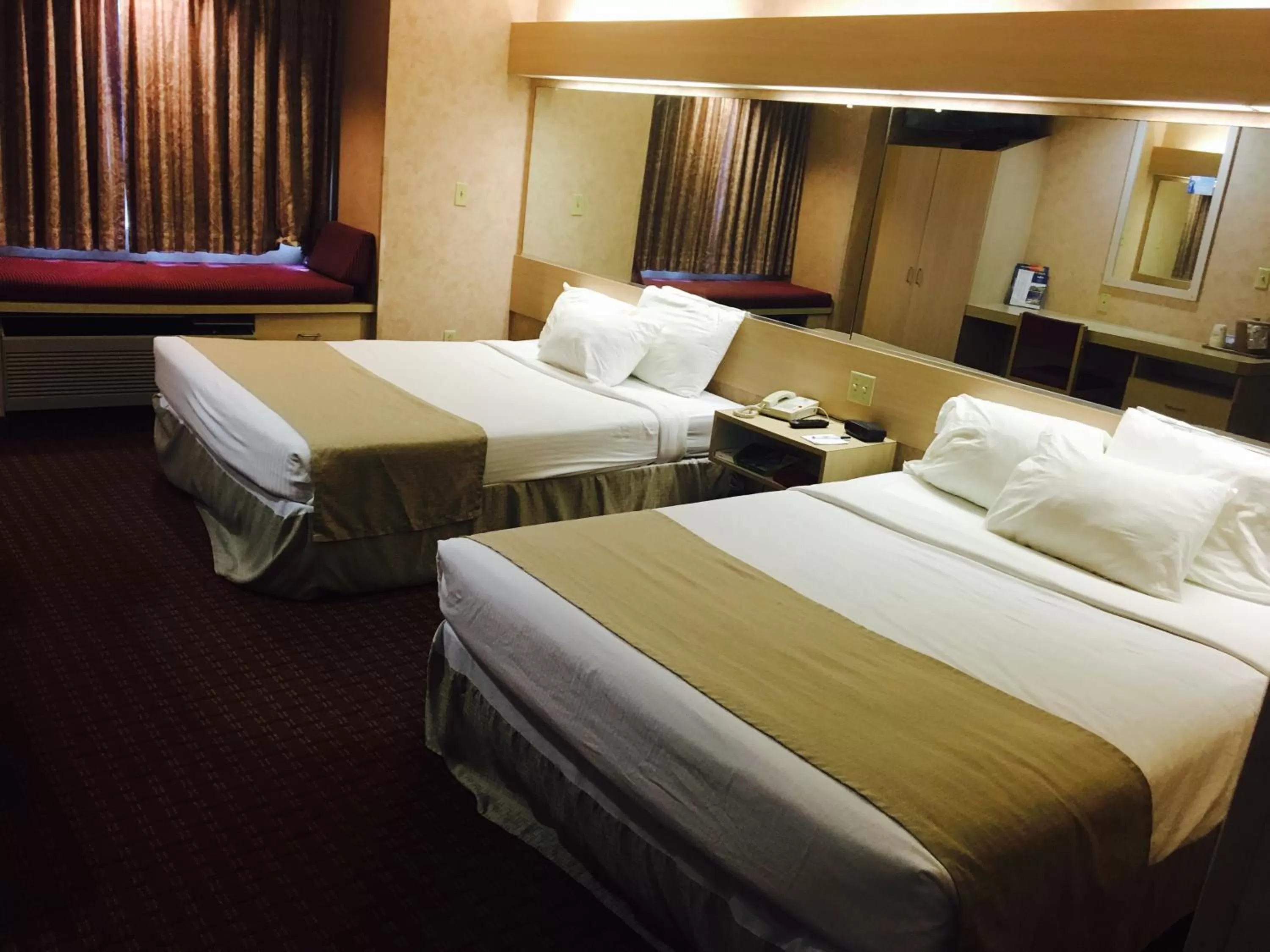 Photo of the whole room, Bed in Microtel Inn & Suites by Wyndham Syracuse Baldwinsville