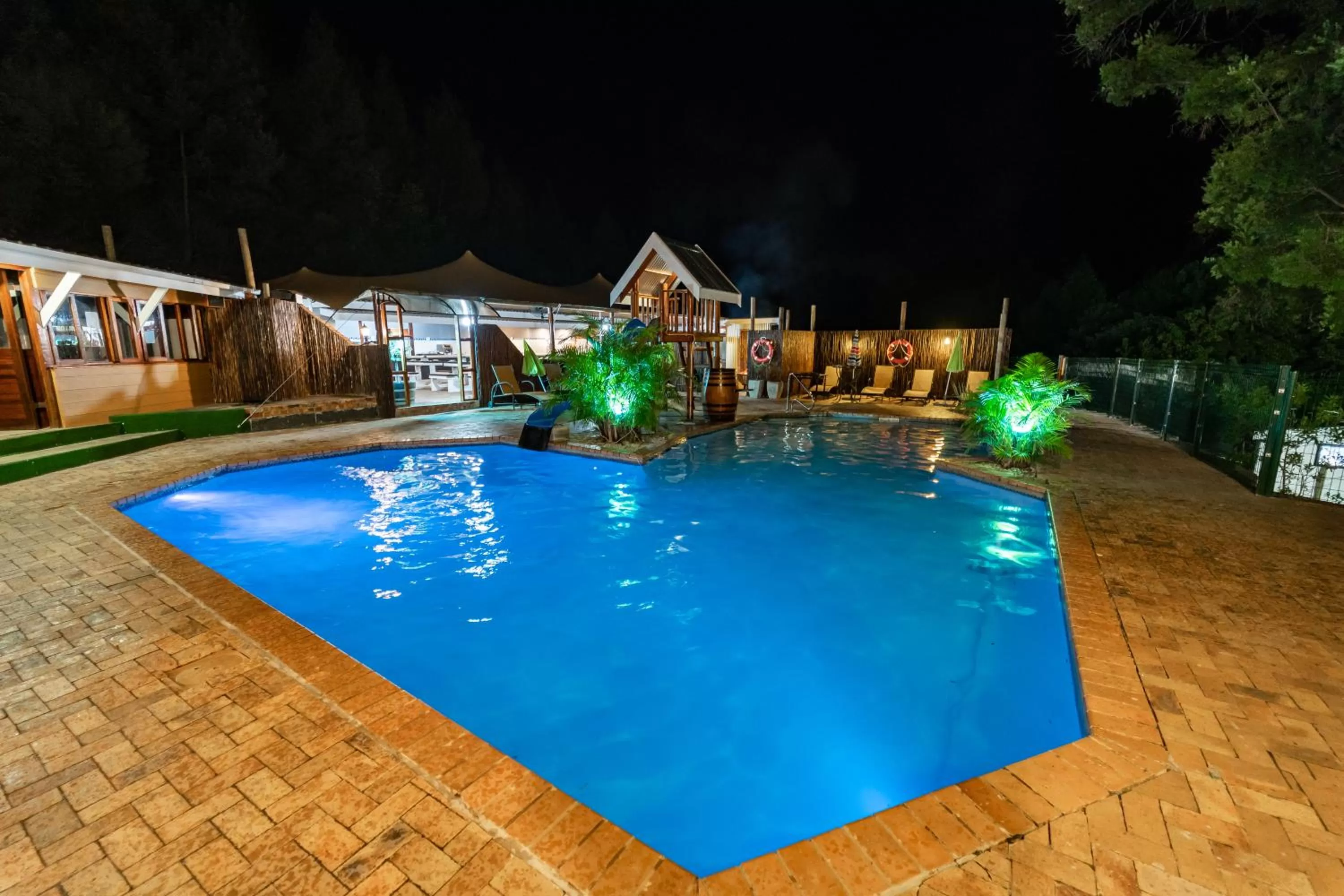 Swimming pool in Gooderson Knysna Chalets