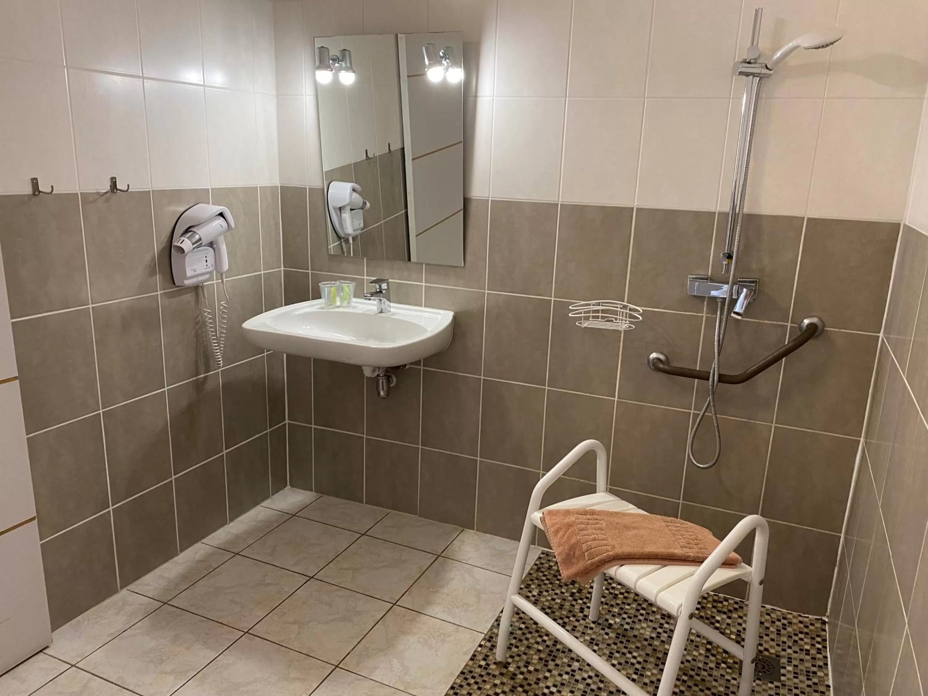 LOGIS Hôtel Restaurant La Chaumière