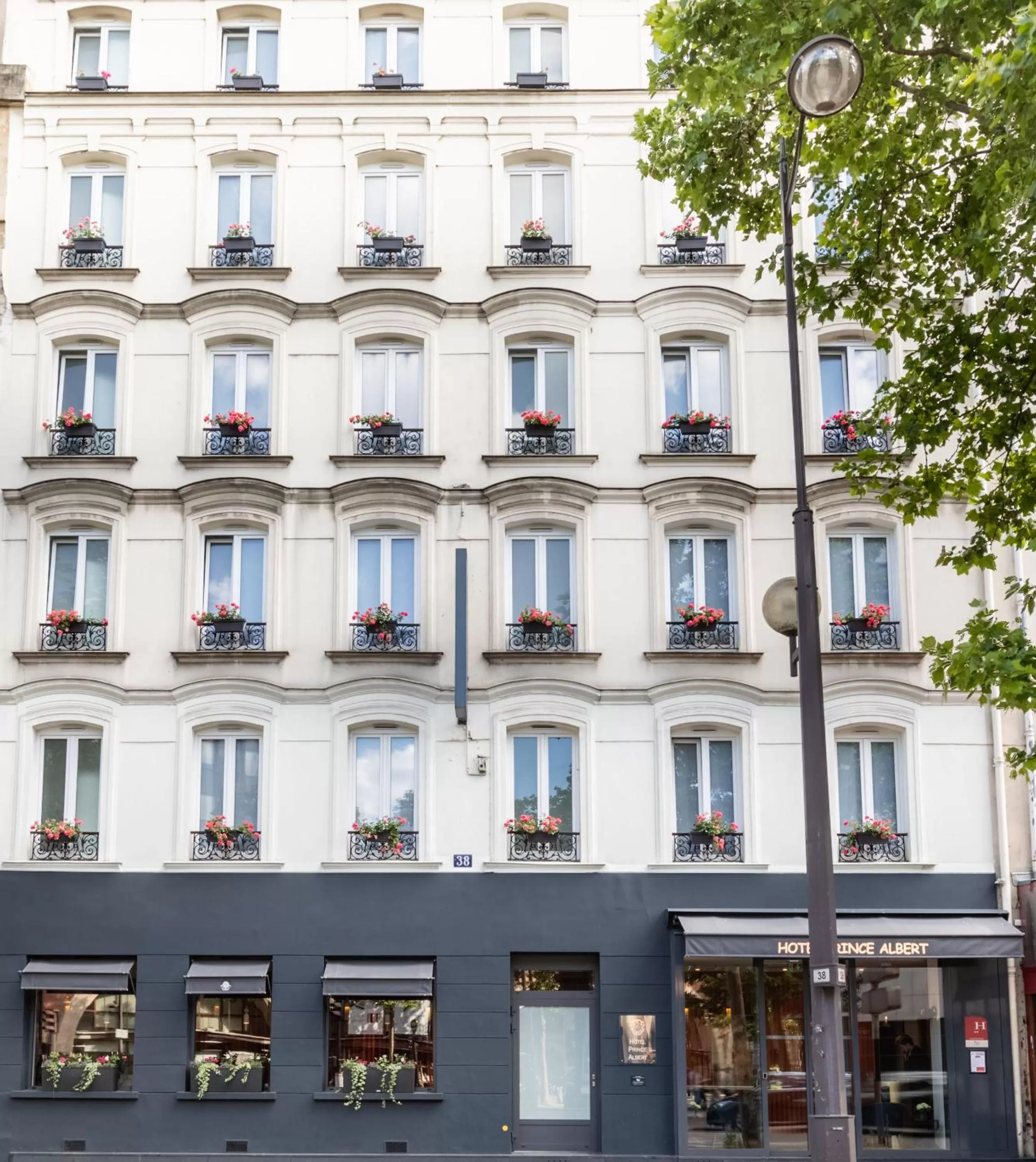 Property building in Hôtel Prince Albert Gare de Lyon