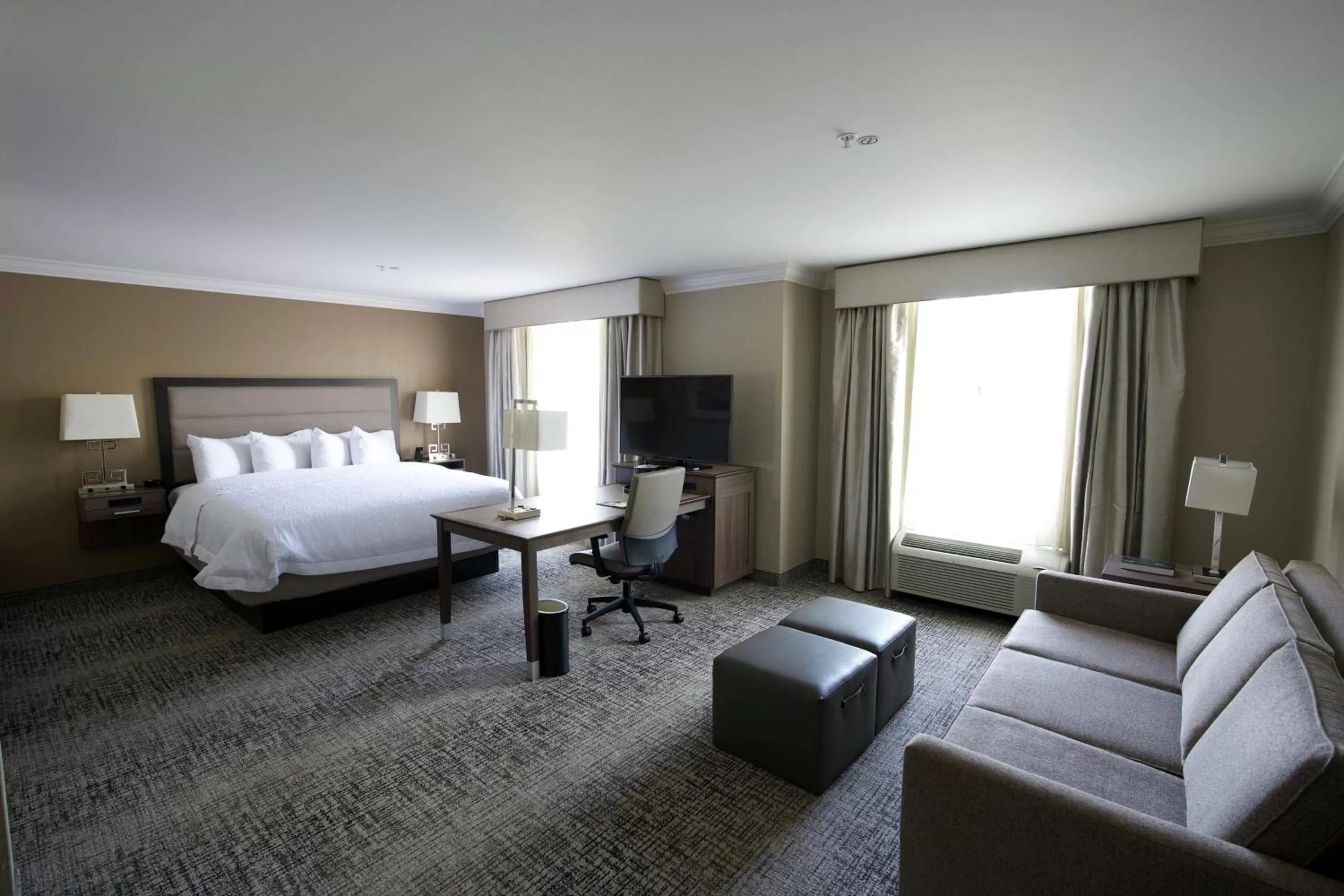 Bed in Hampton Inn & Suites Ridgeland