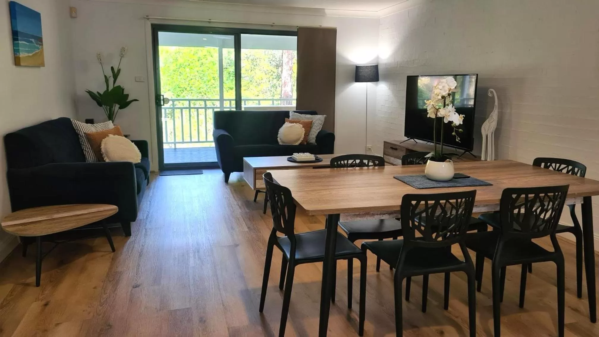 Communal lounge/ TV room in Stay At Raffertys Resort