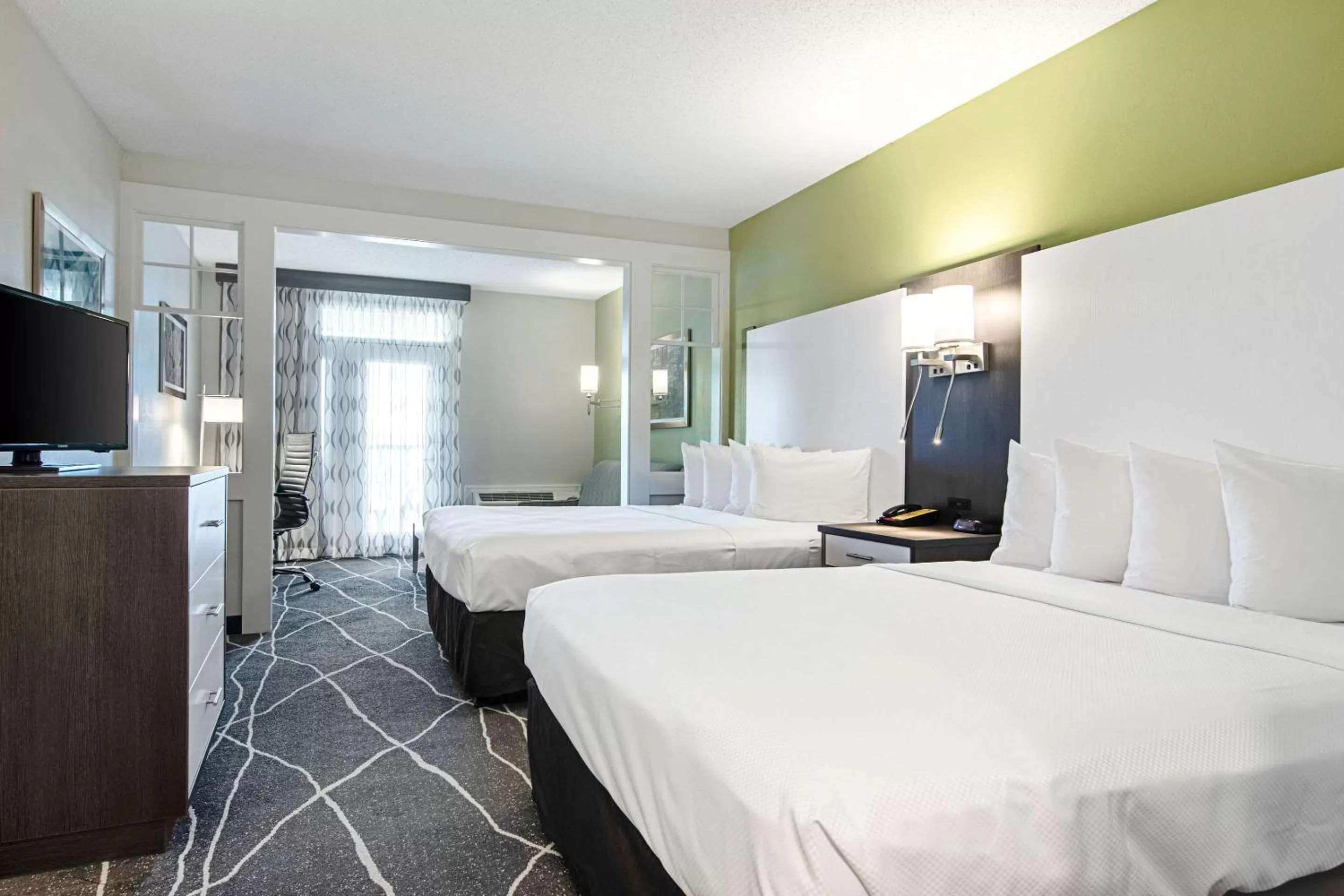 Photo of the whole room, Bed in Clarion Inn Willow River