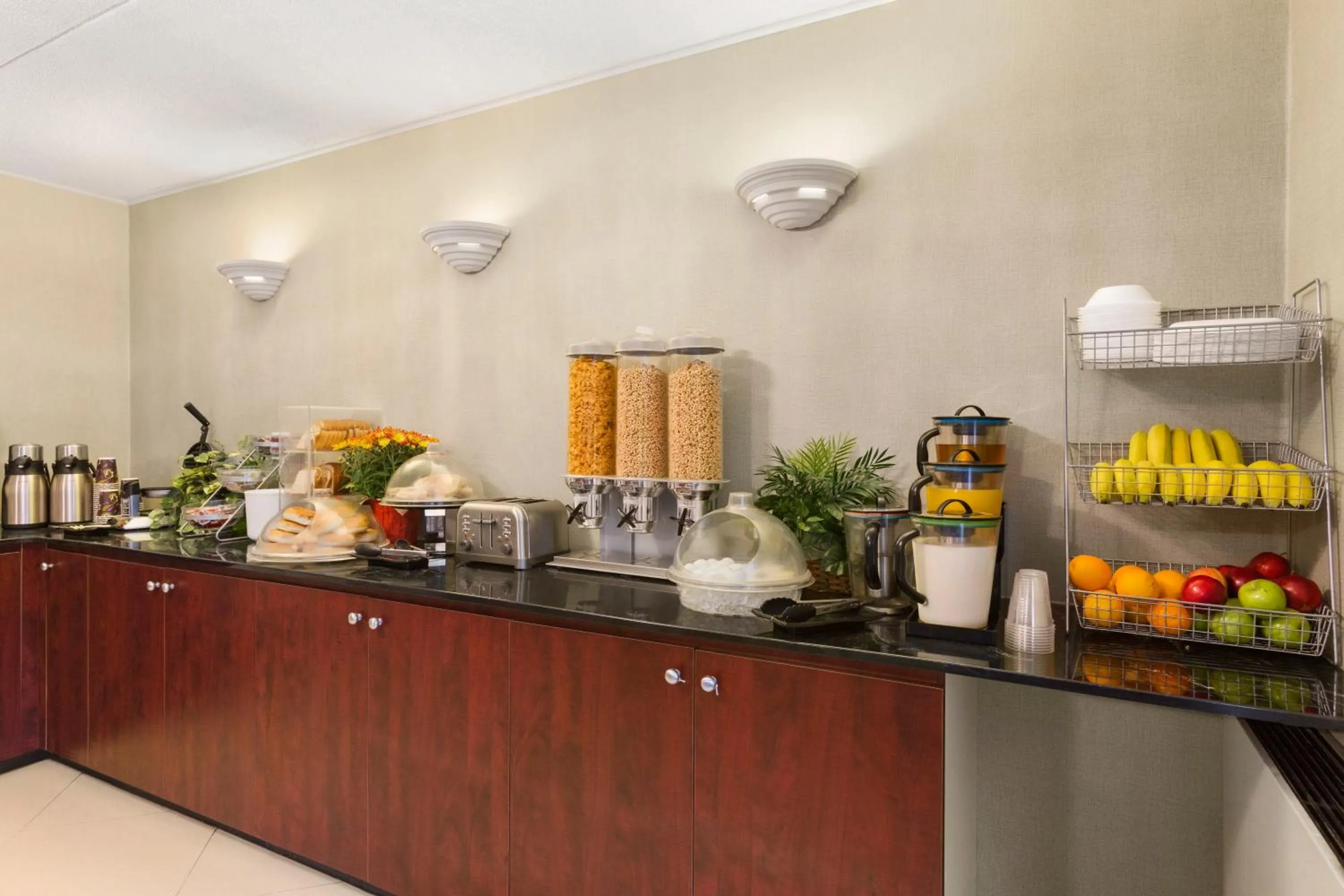 Meals in Travelodge by Wyndham Owen Sound ON