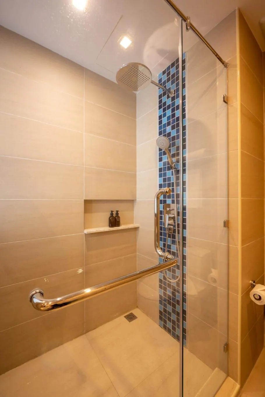 Toilet in Seabed Grand Hotel Phuket - SHA Extra Plus