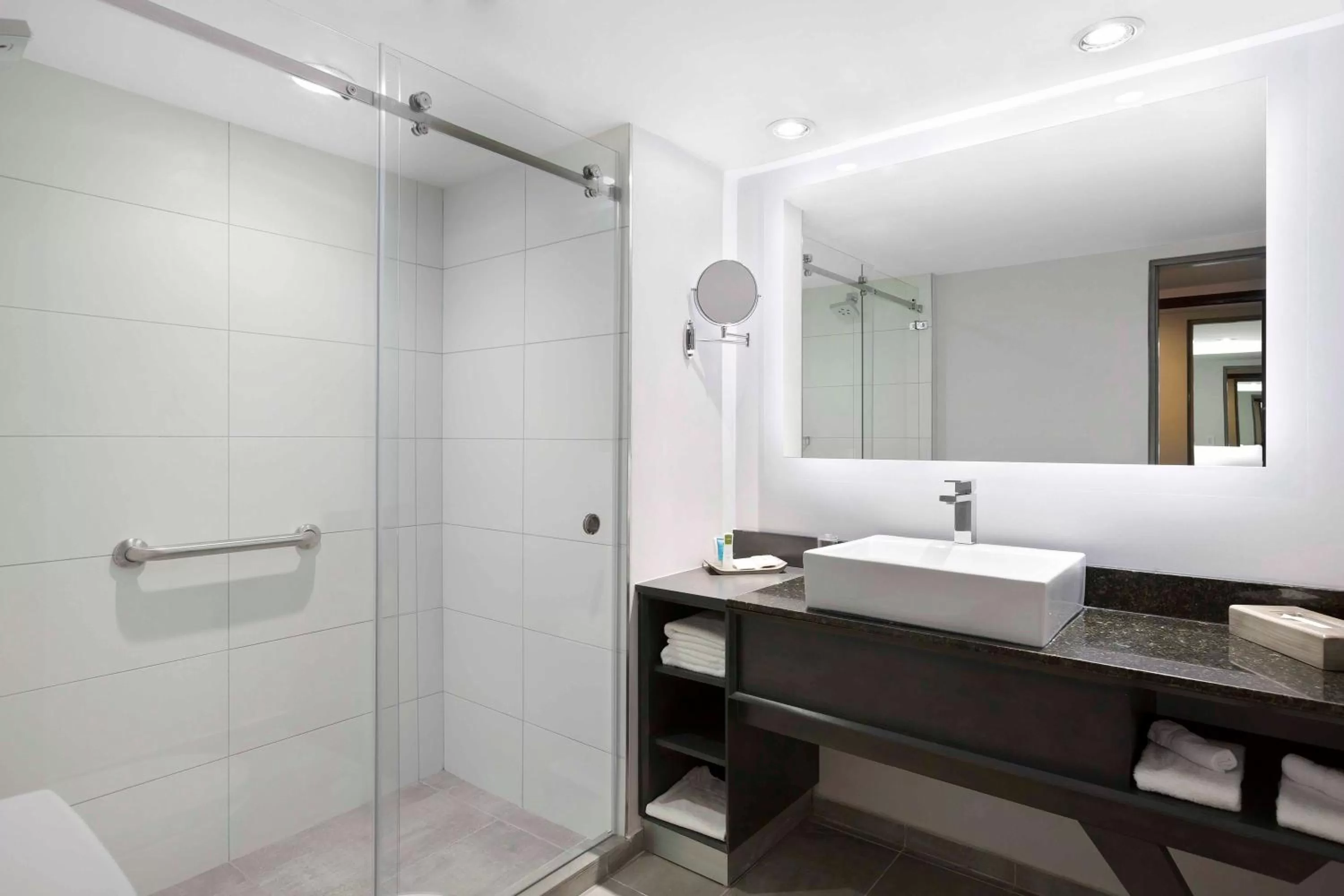 Bathroom in Crowne Plaza San Jose La Sabana by IHG