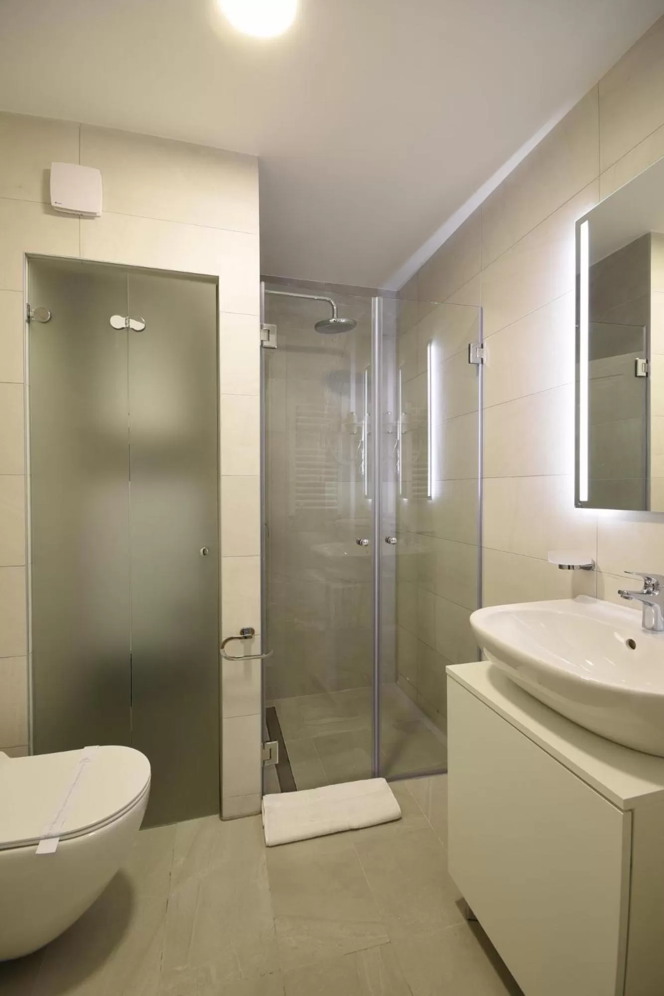 Shower in Hotel LoRa