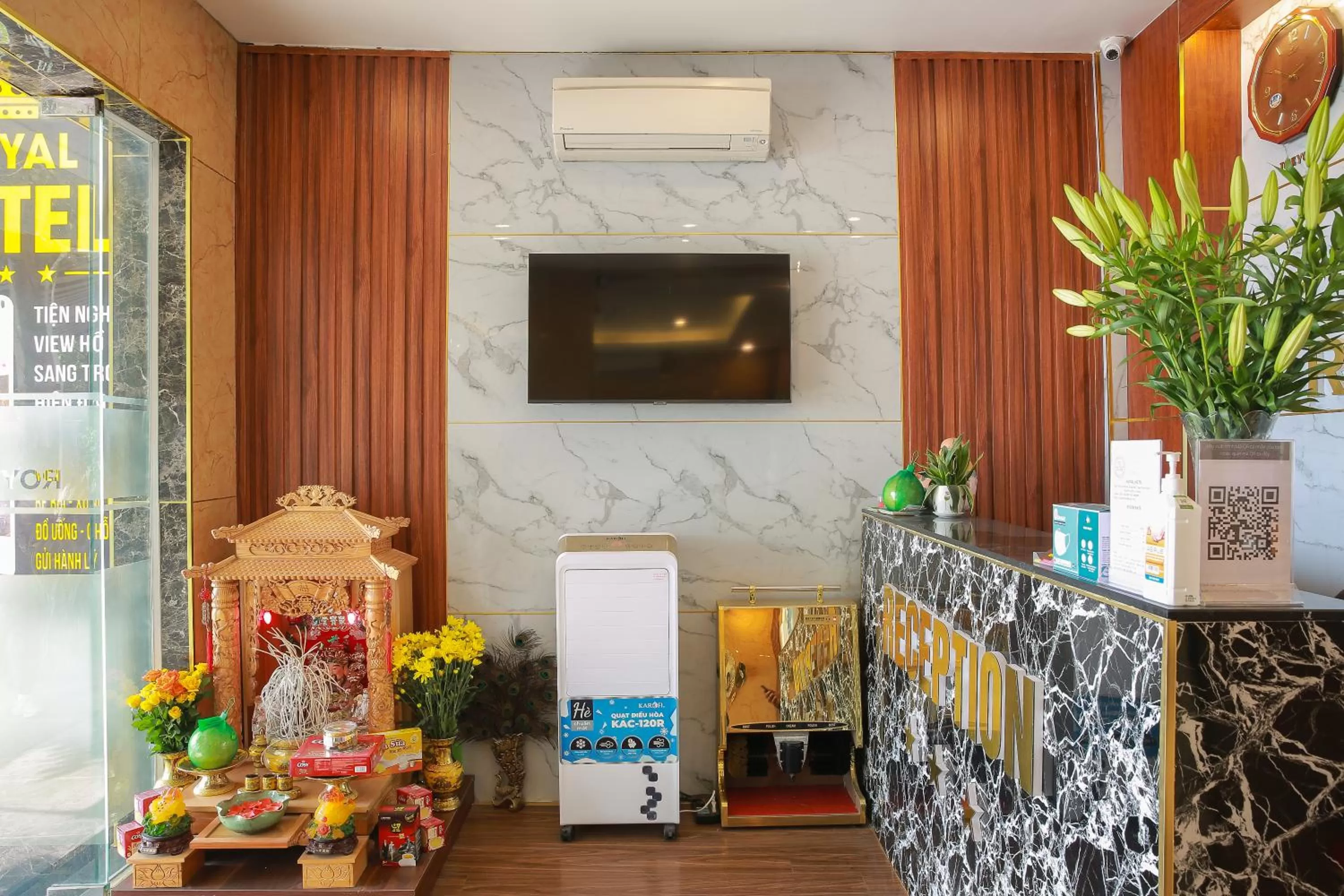 Communal lounge/ TV room in Royal Hotel