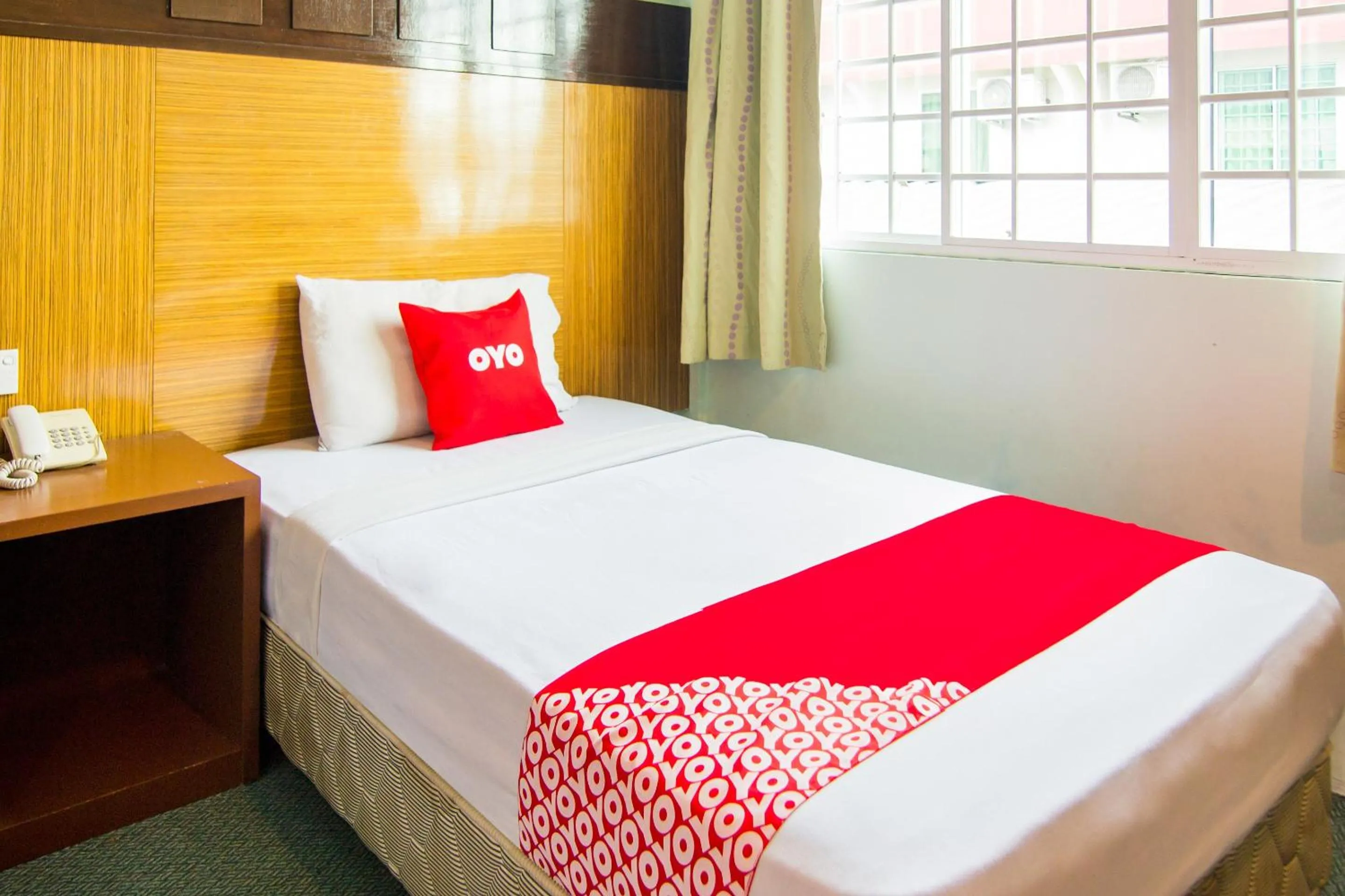 Bedroom, Bed in OYO 89408 Royal Hotel