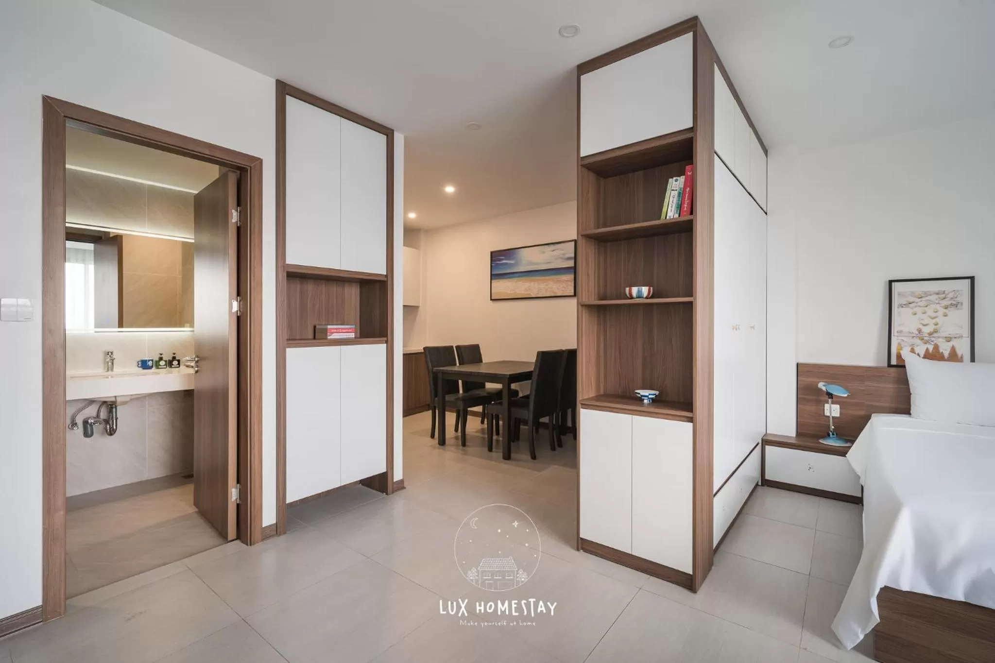 Photo of the whole room, Bed in Lux Westlake Studio