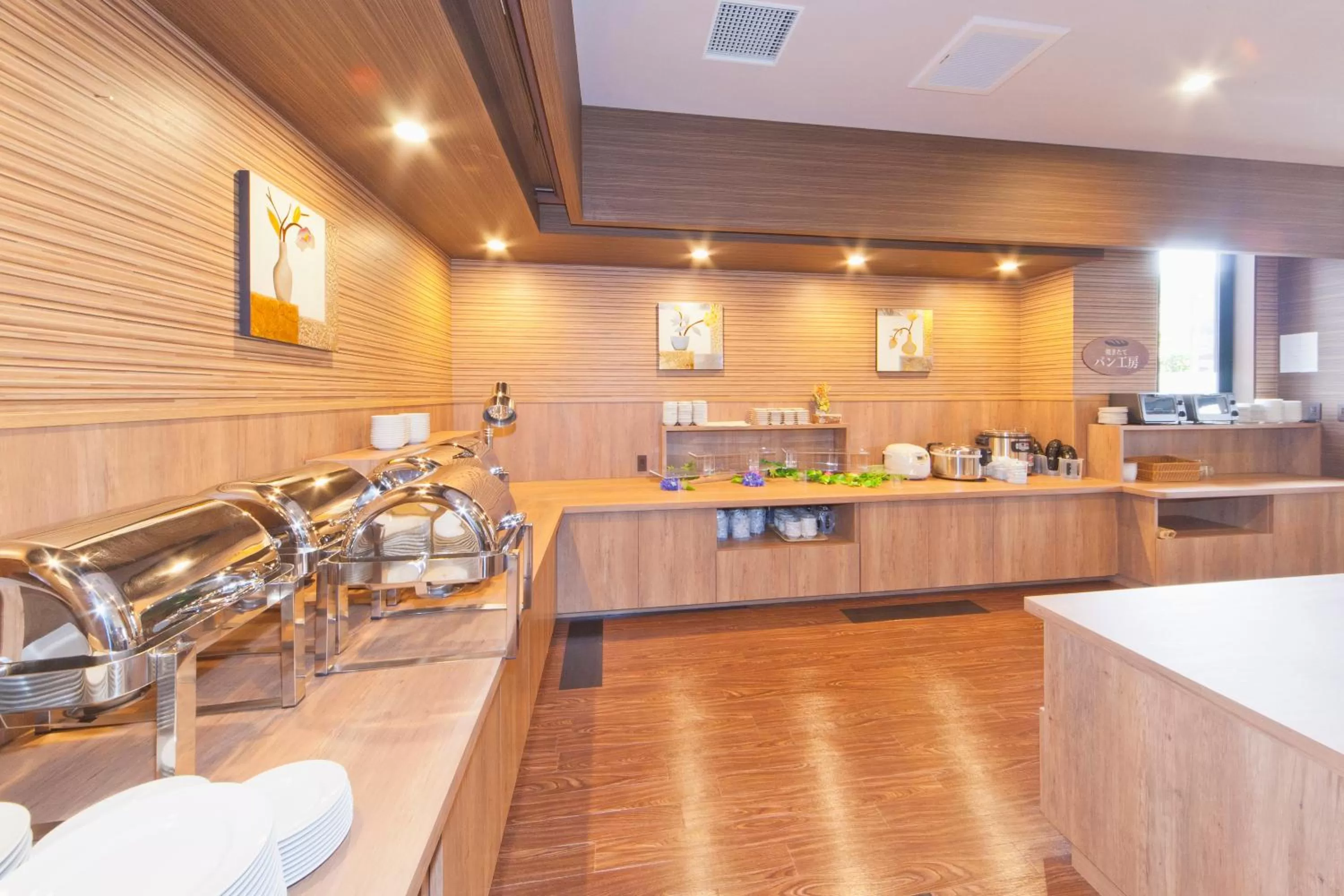 Restaurant/places to eat in Hotel Route-Inn Saiki Ekimae