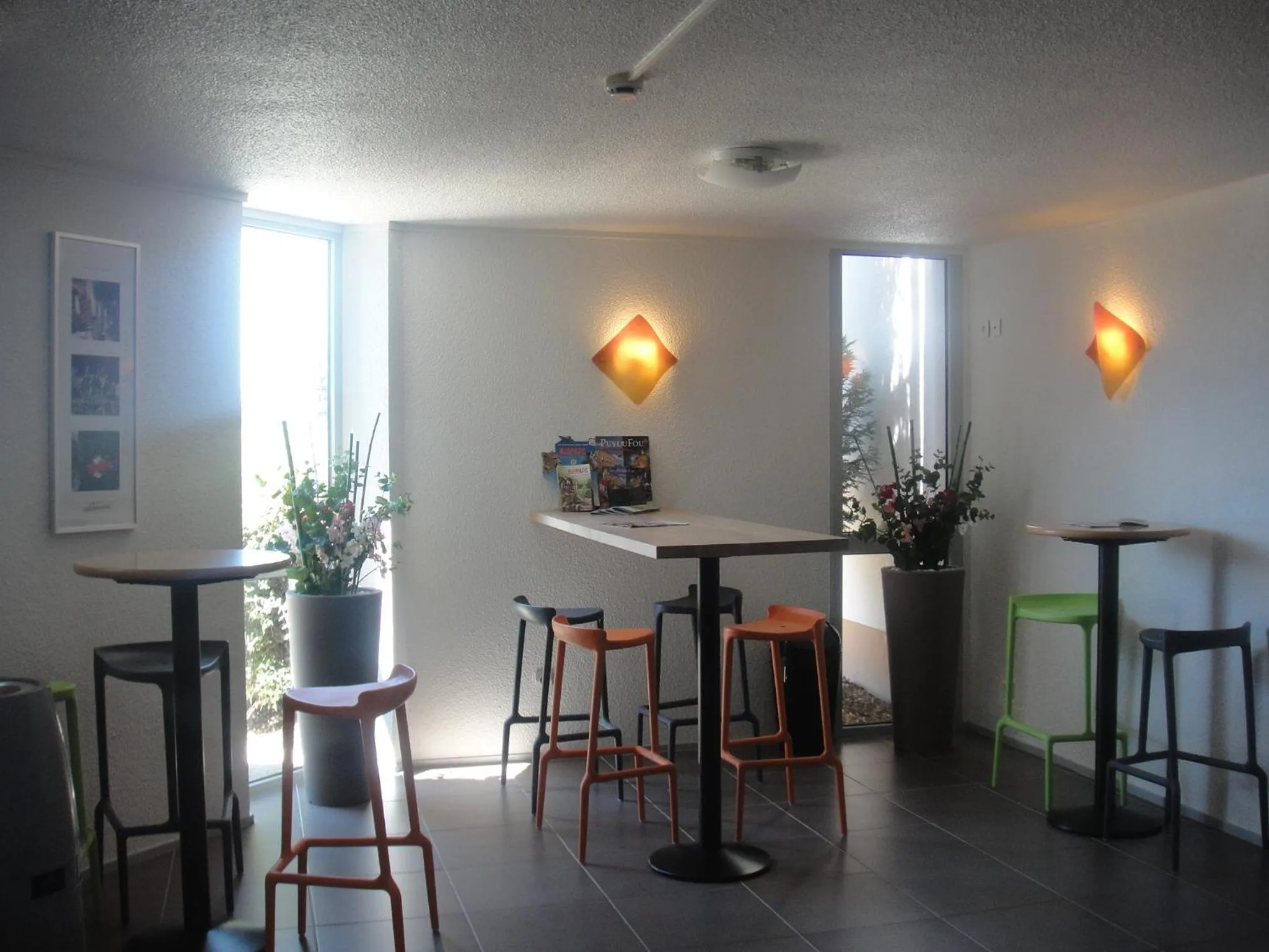 Lounge or bar in ibis budget Châtellerault Nord